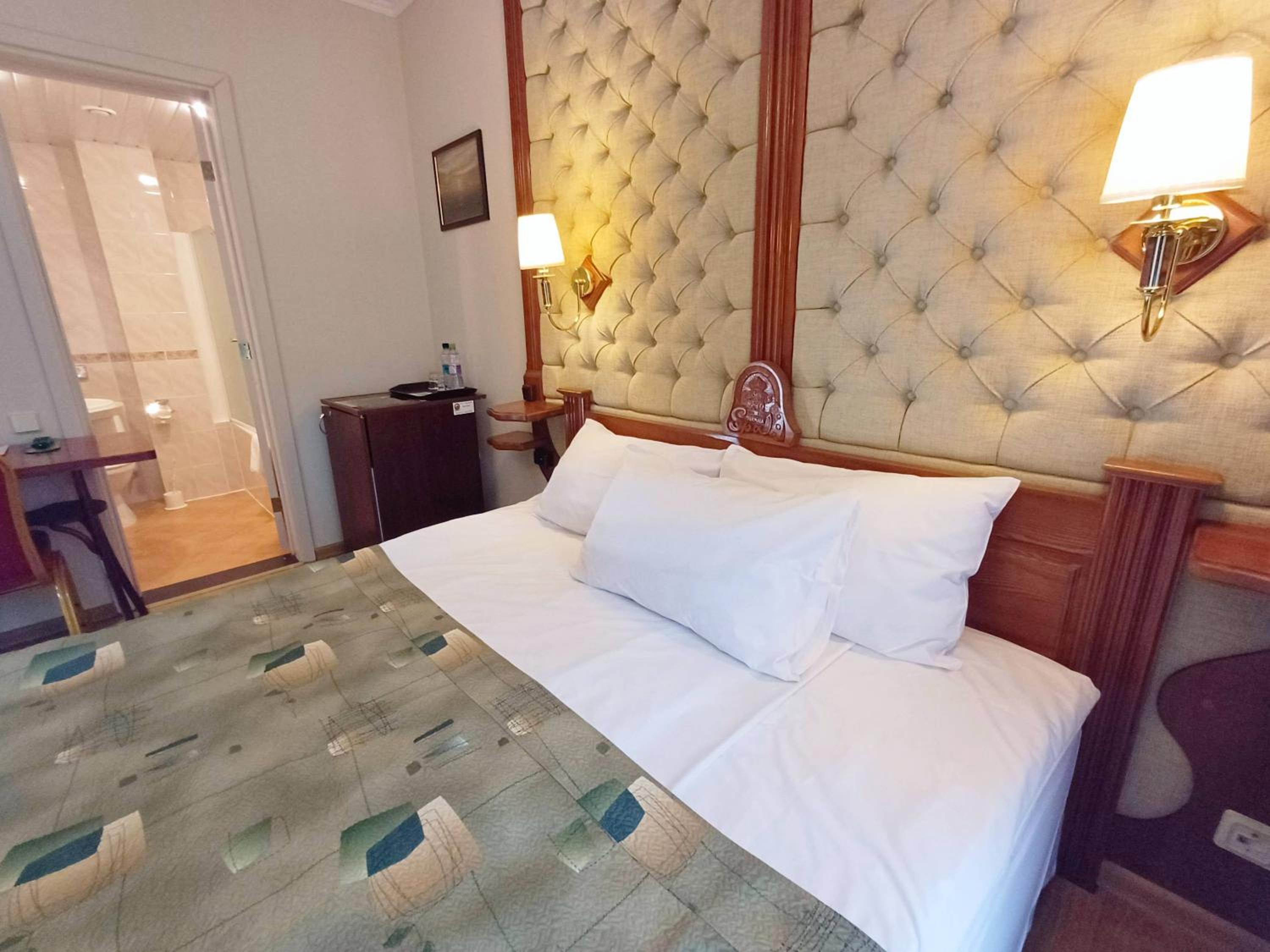 Standard Double Room - Photo 2
