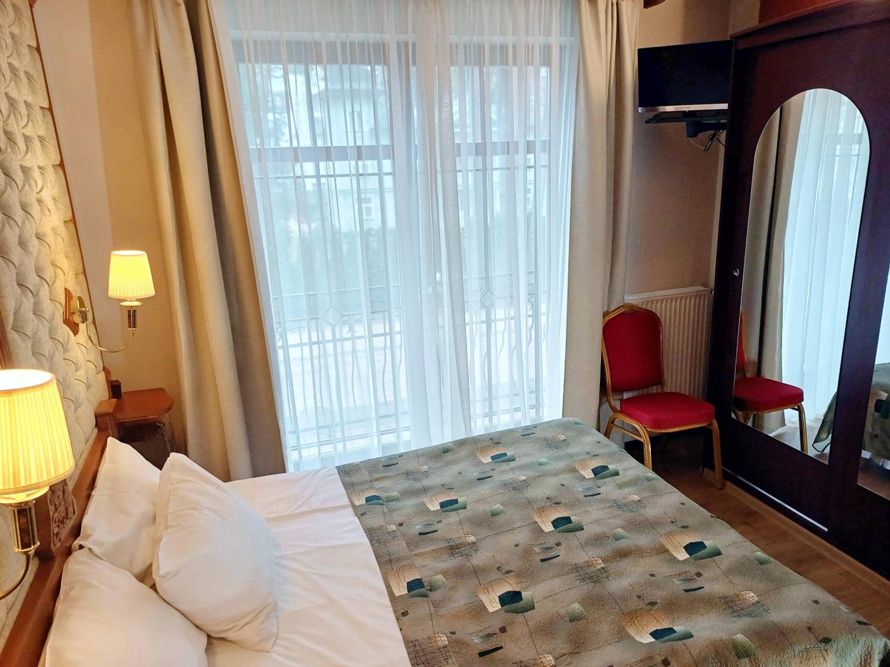 Standard Double Room - Photo 8