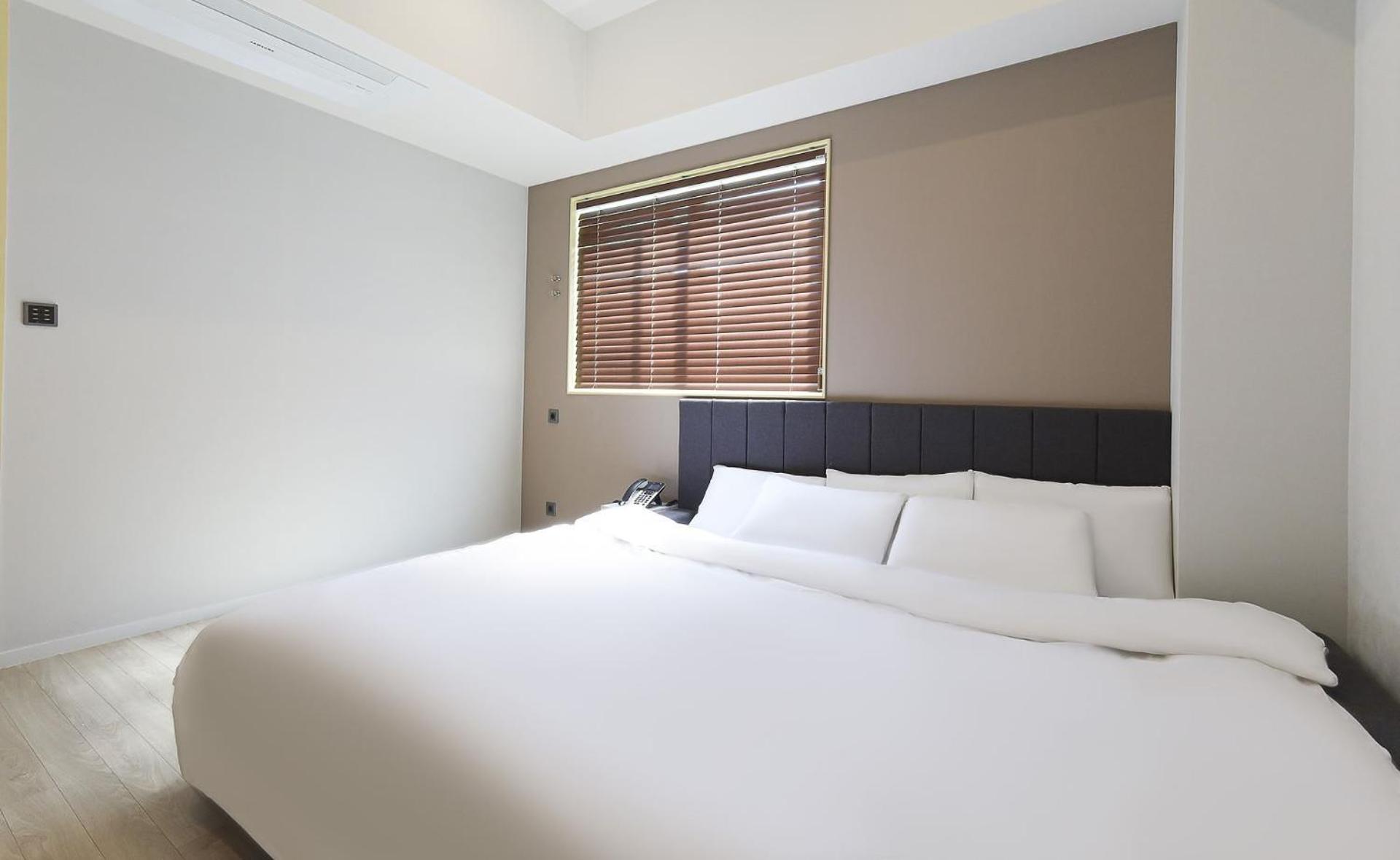 Deluxe Family Room - Photo 7