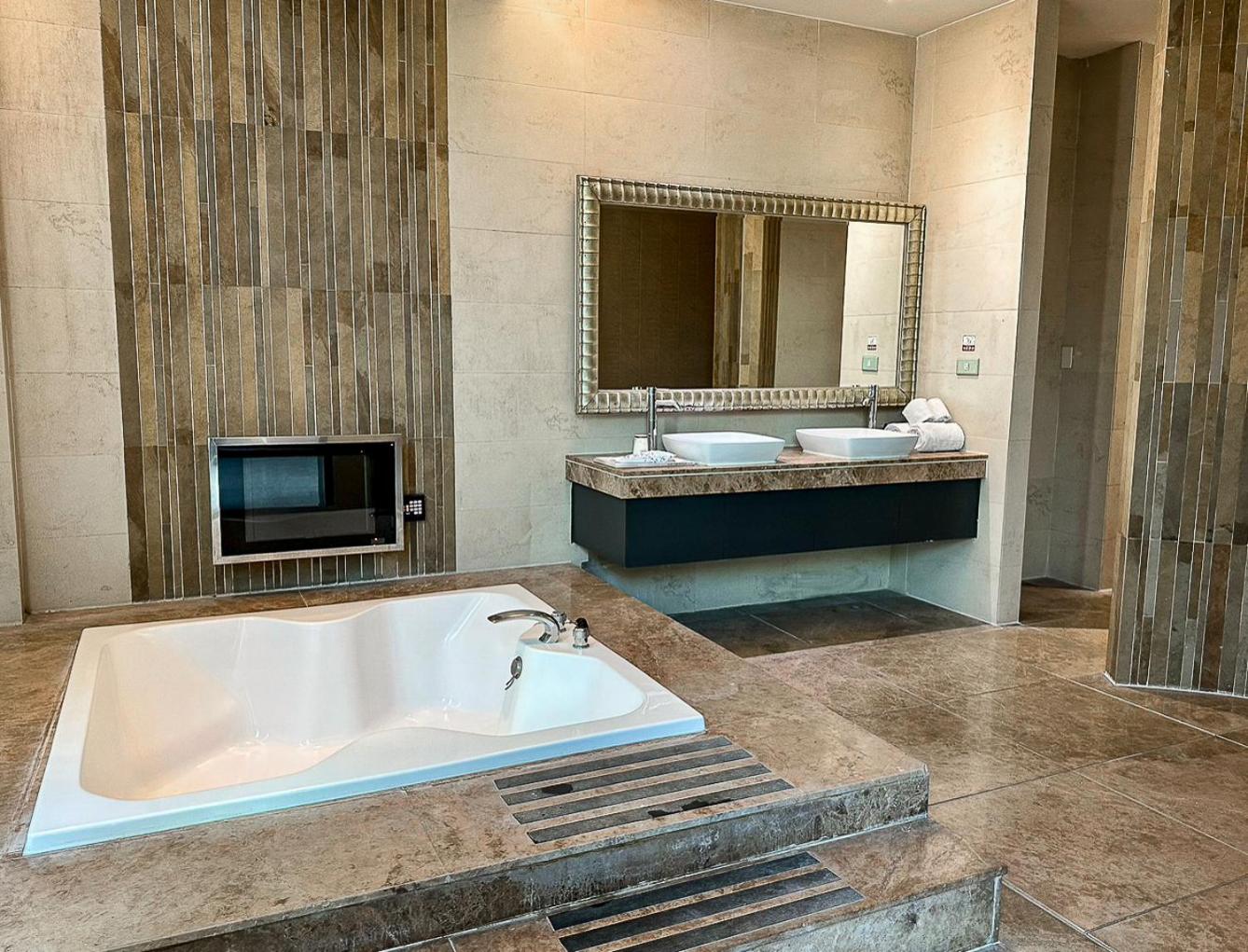 Platinum Suite photo 3
