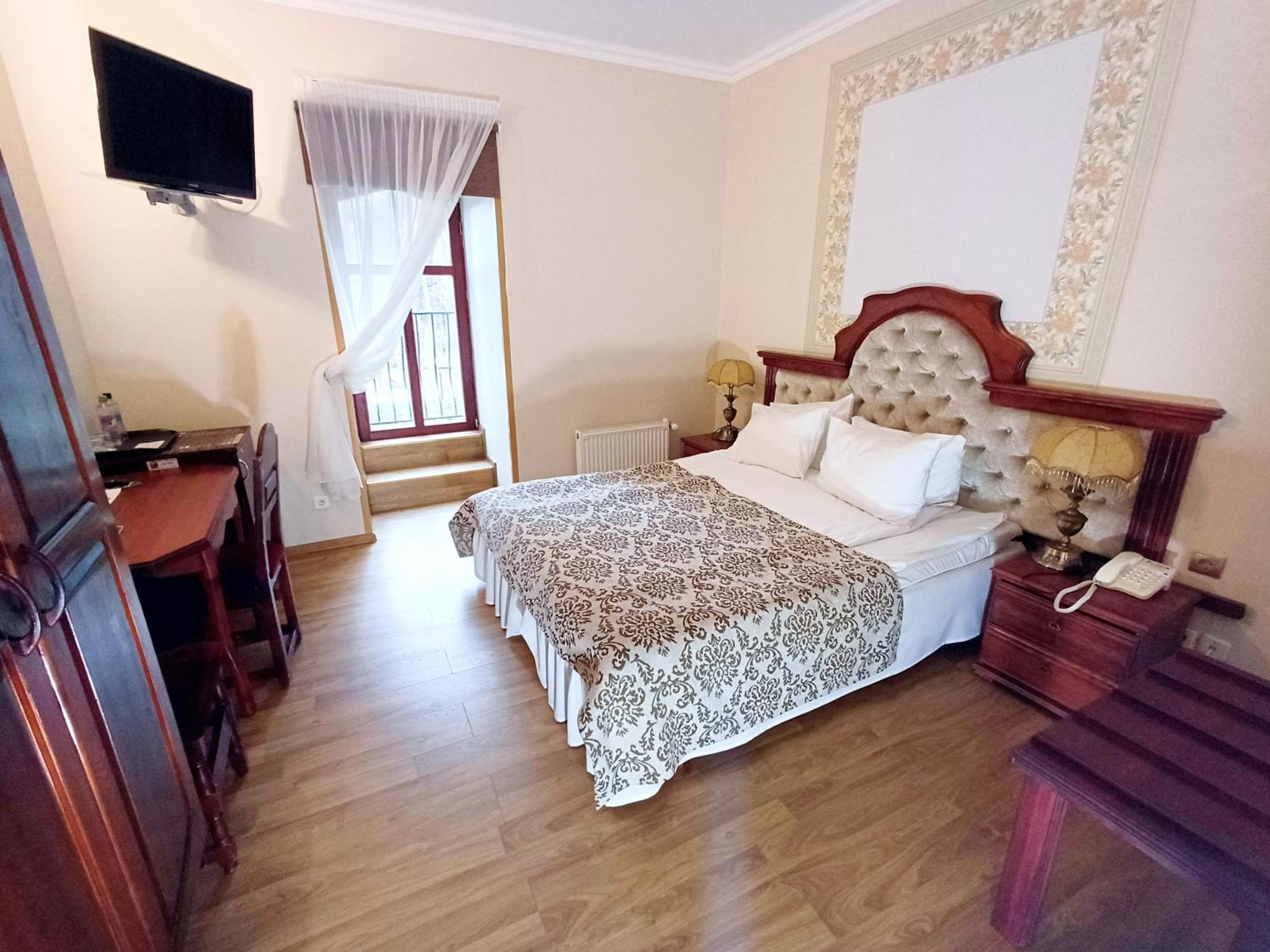 Standard Double Room - Photo 10