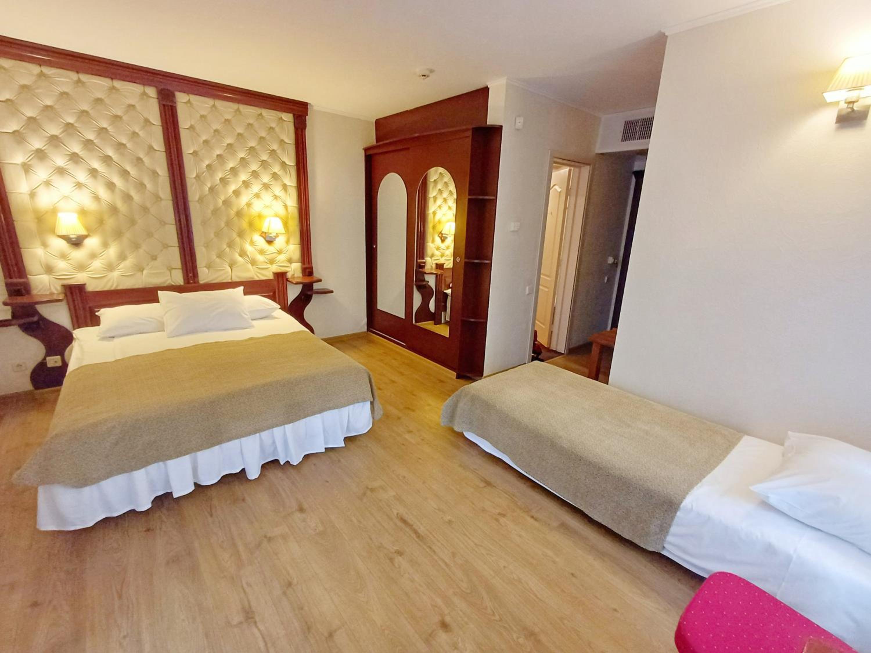 Standard Triple Room photo 2