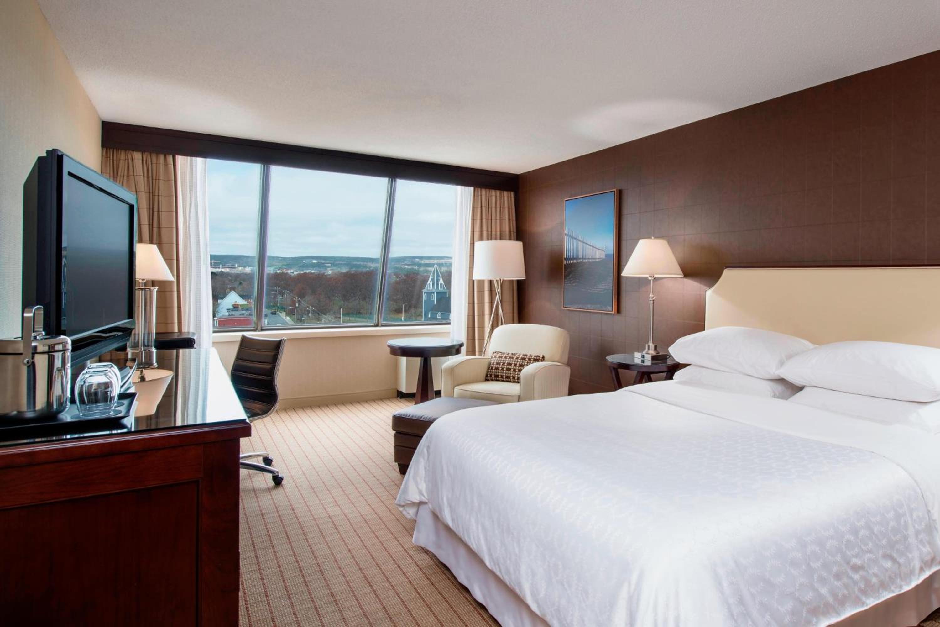 Club lounge access, Guest room, 1 Queen, City view