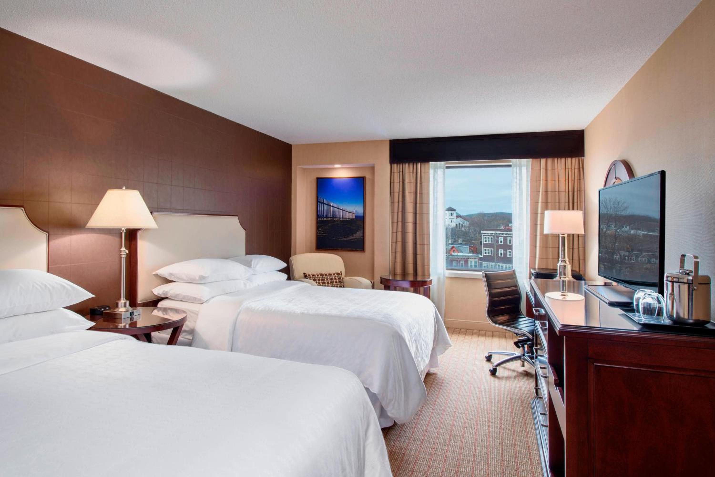 Guest room, 2 Double, City view