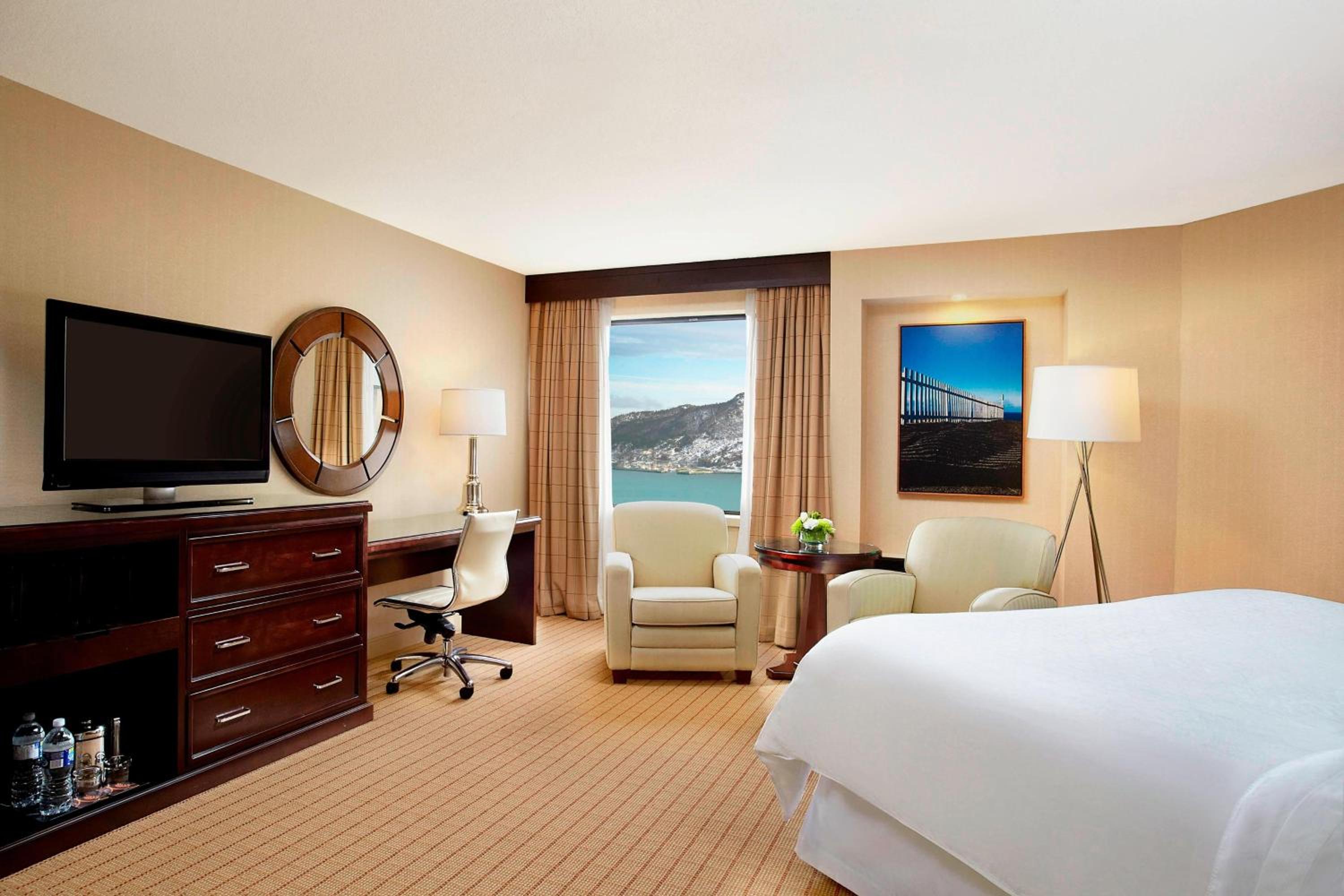Guest room, 1 Queen, Harbor view