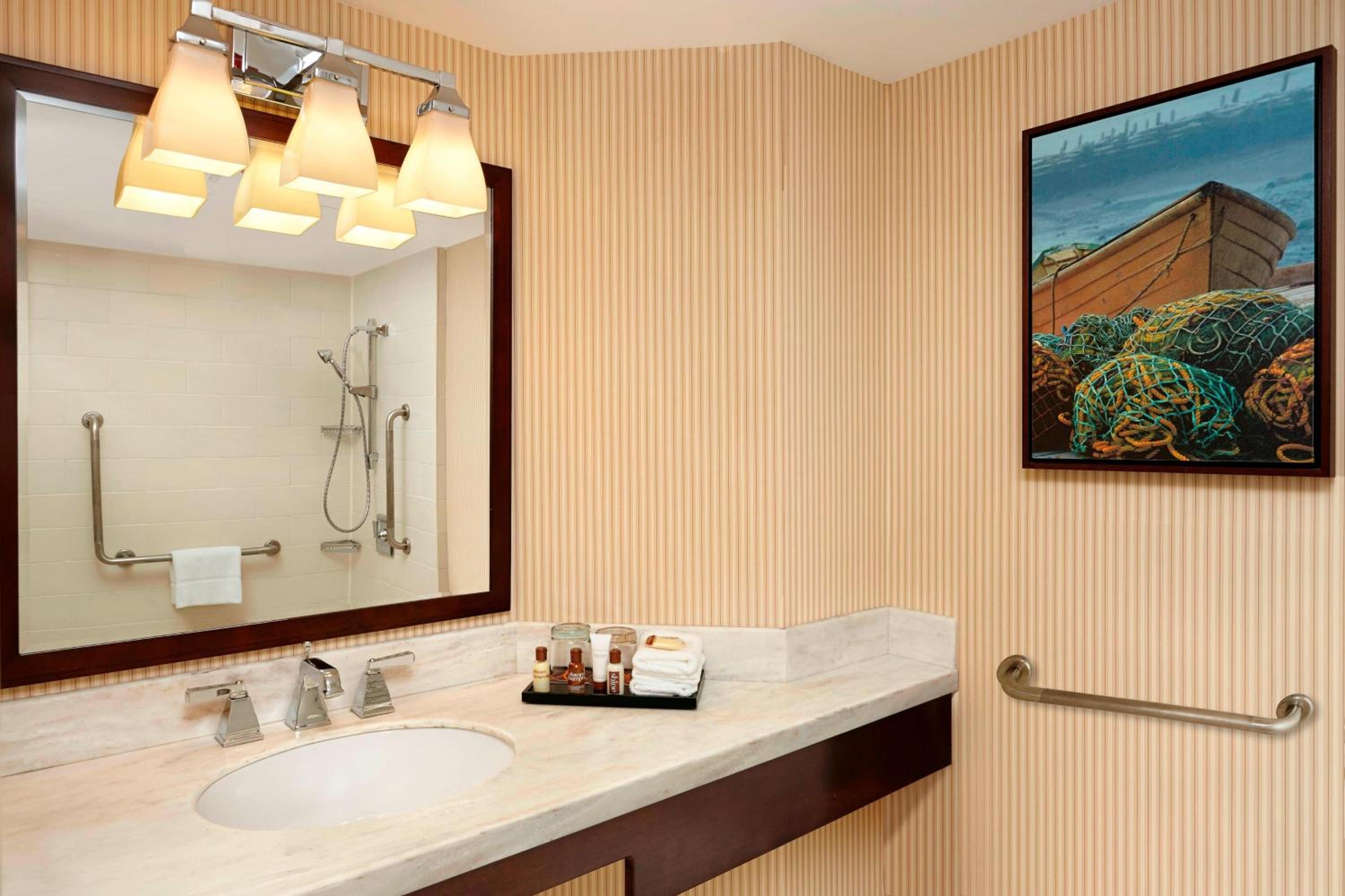 Guest room, 1 Queen, City view