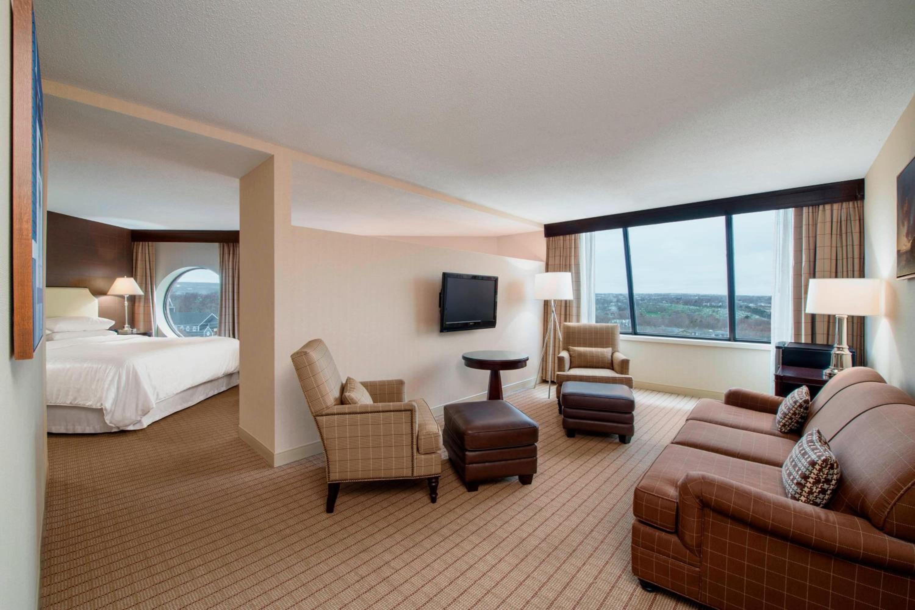 King Junior Suite with City View