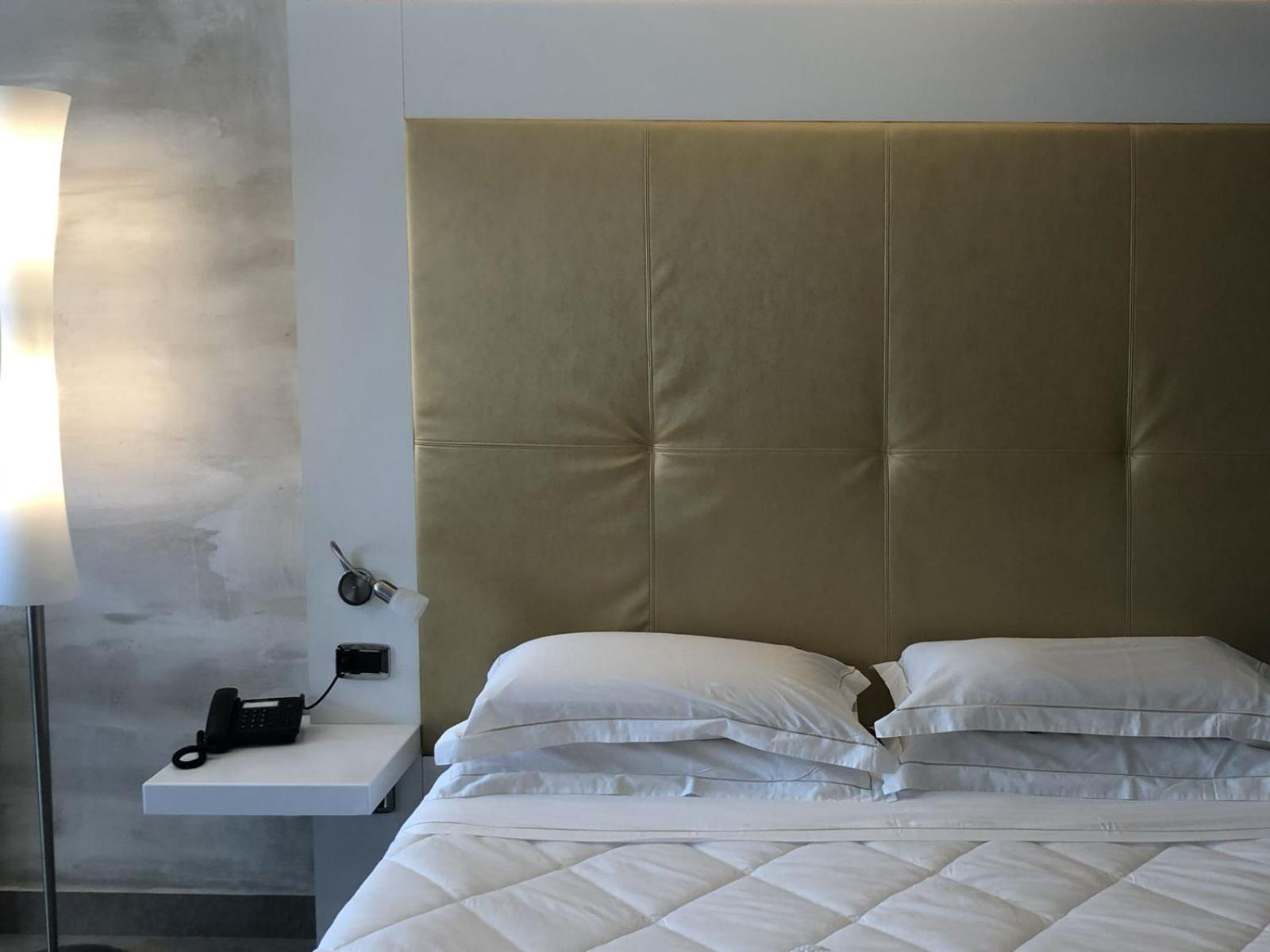 Quadruple Room with Sea View - Photo 8