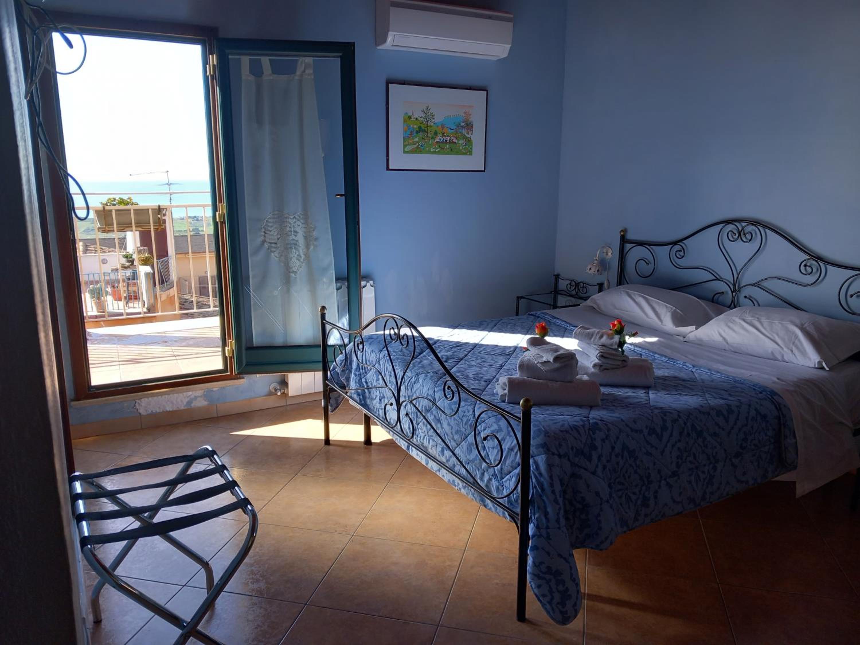 Deluxe Double Room with Balcony and Sea View