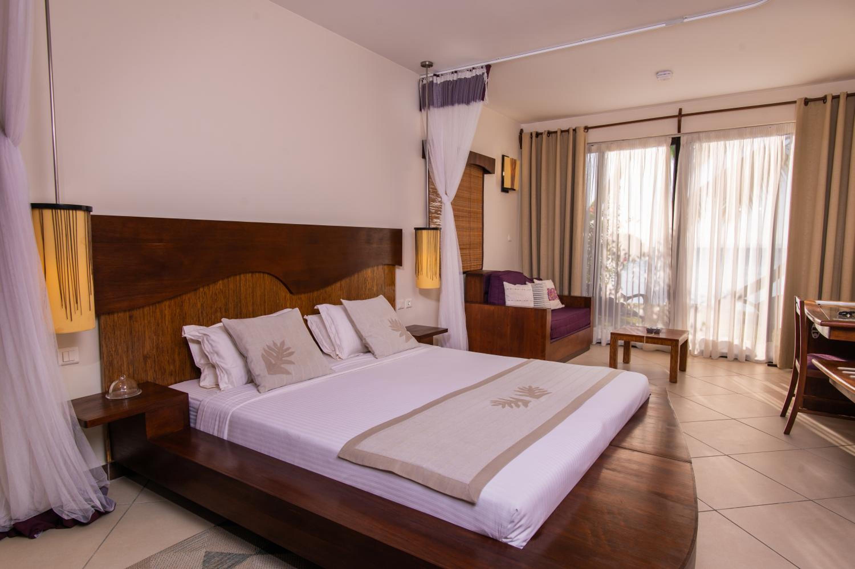 Superior King Room with Beach Access and Ocean View - Photo 1