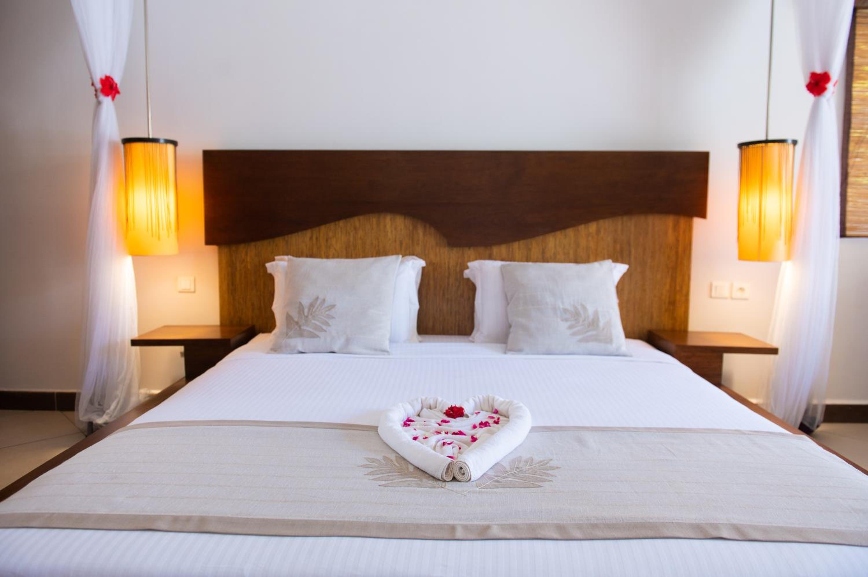 Superior King Room with Beach Access and Ocean View - Photo 3