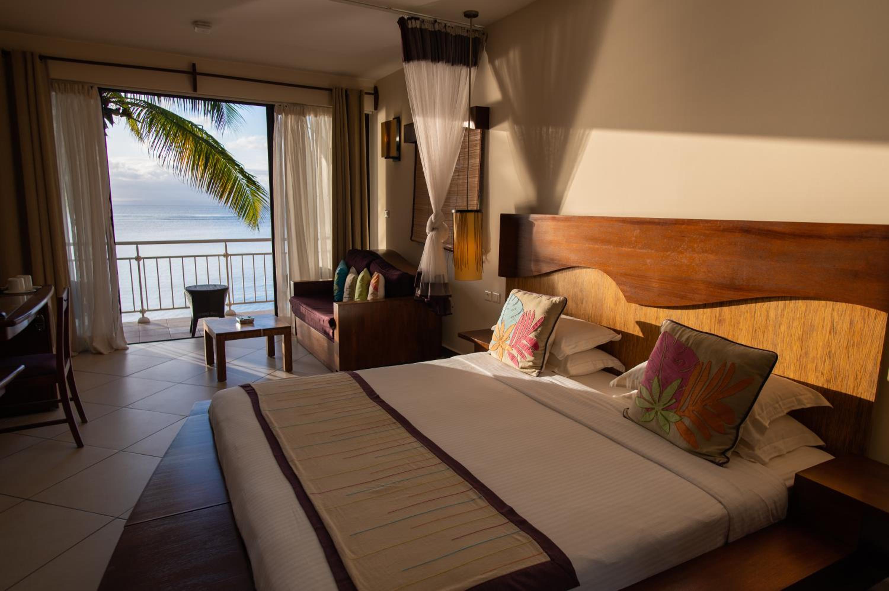 Superior King Room with Sofa Bed and Balcony - Ocean View
