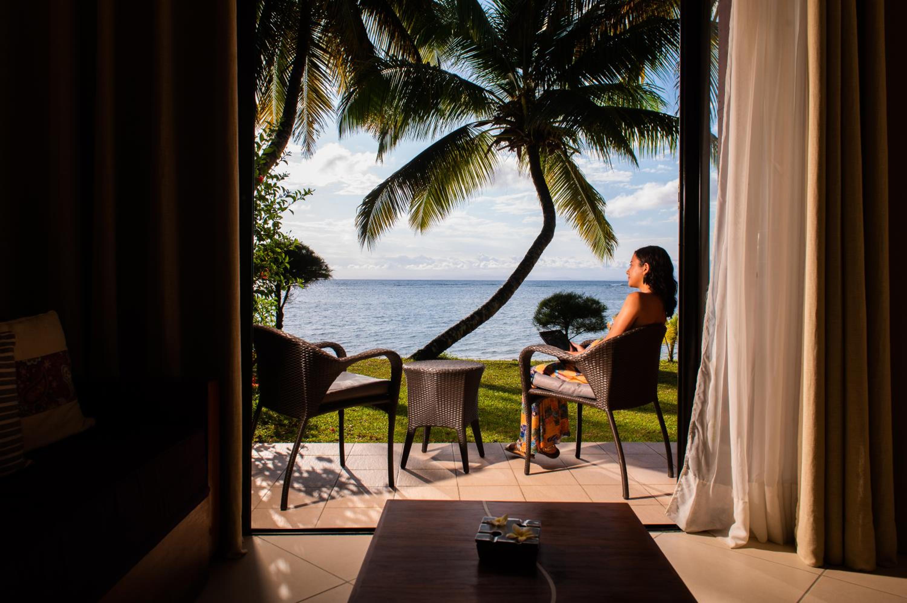 Superior King Room with Beach Access and Ocean View - Photo 4