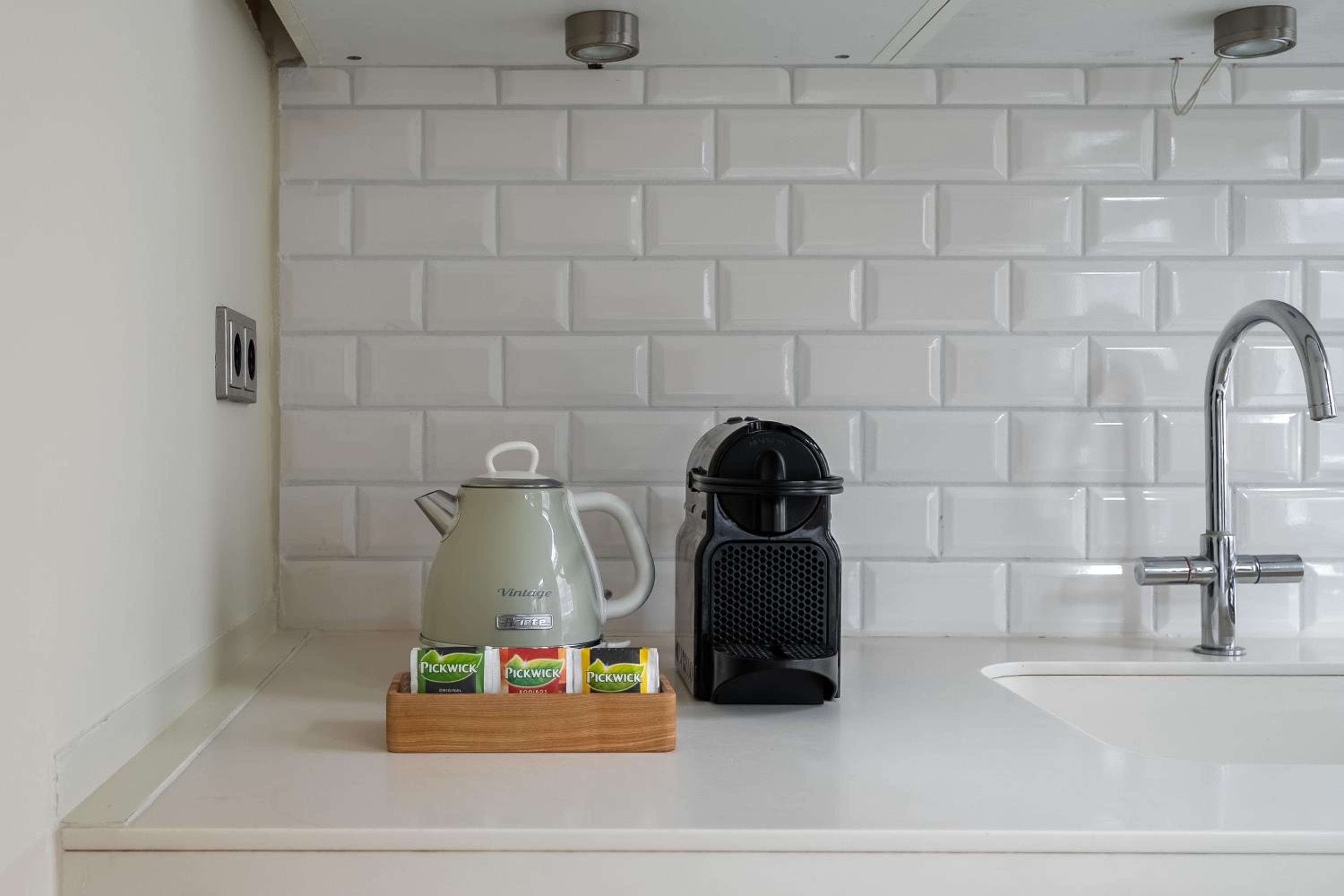 Large Studio with Kitchen photo 3