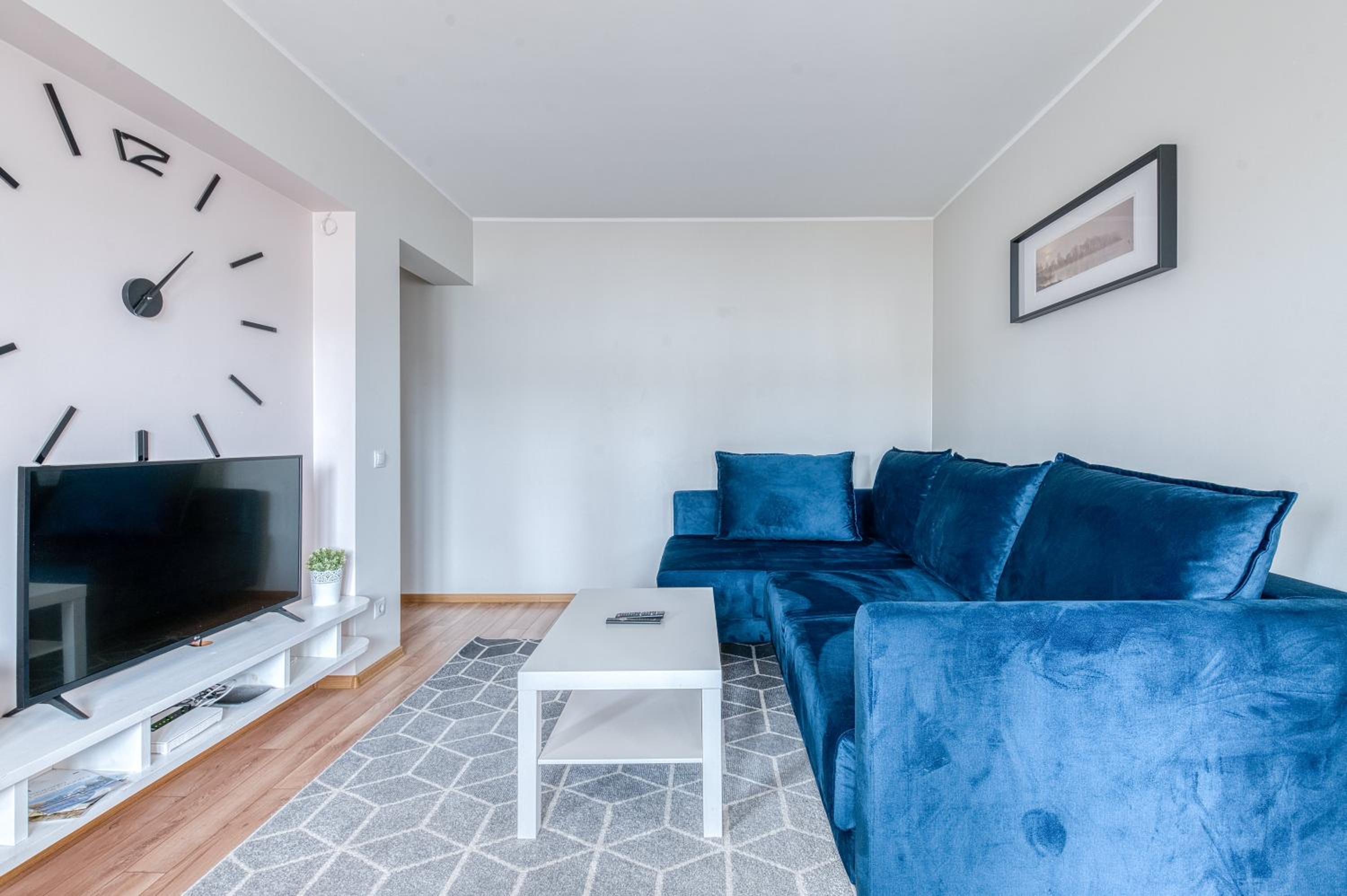 Apartment with Balcony - Photo 16