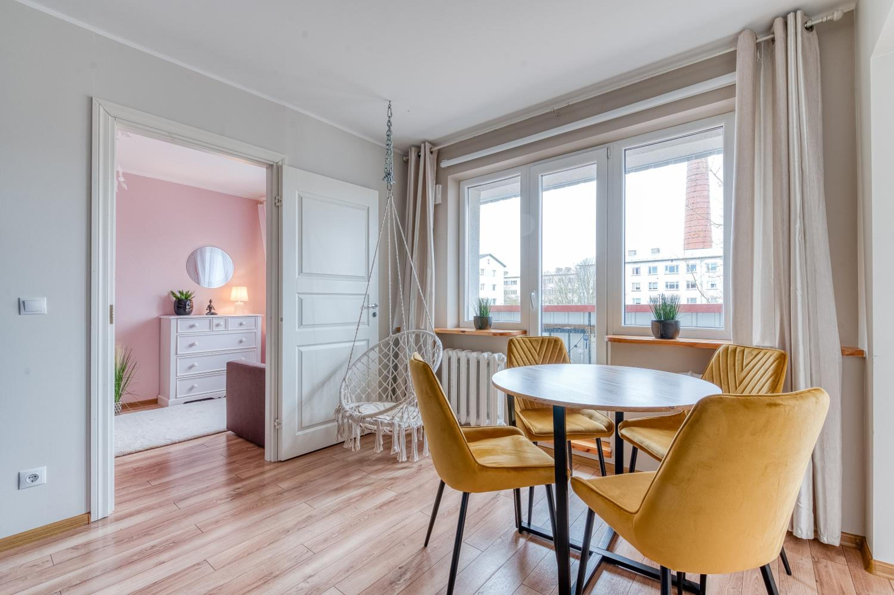 Apartment with Balcony - Photo 25
