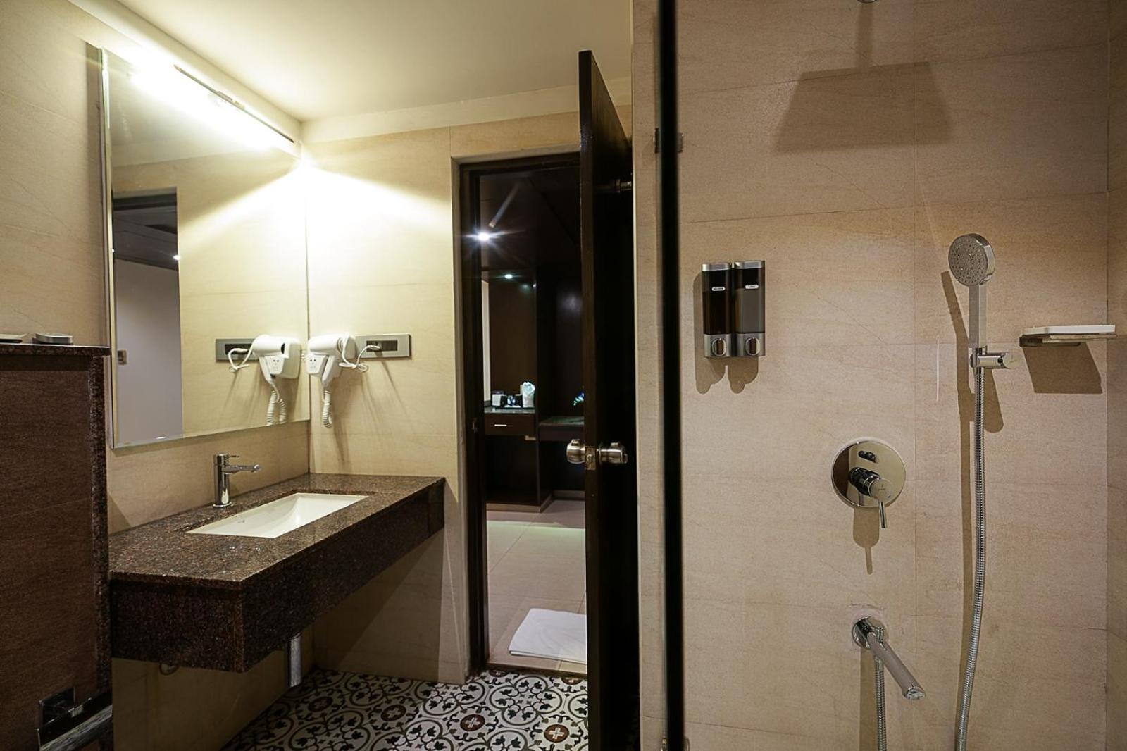Executive Twin Room - Photo 3