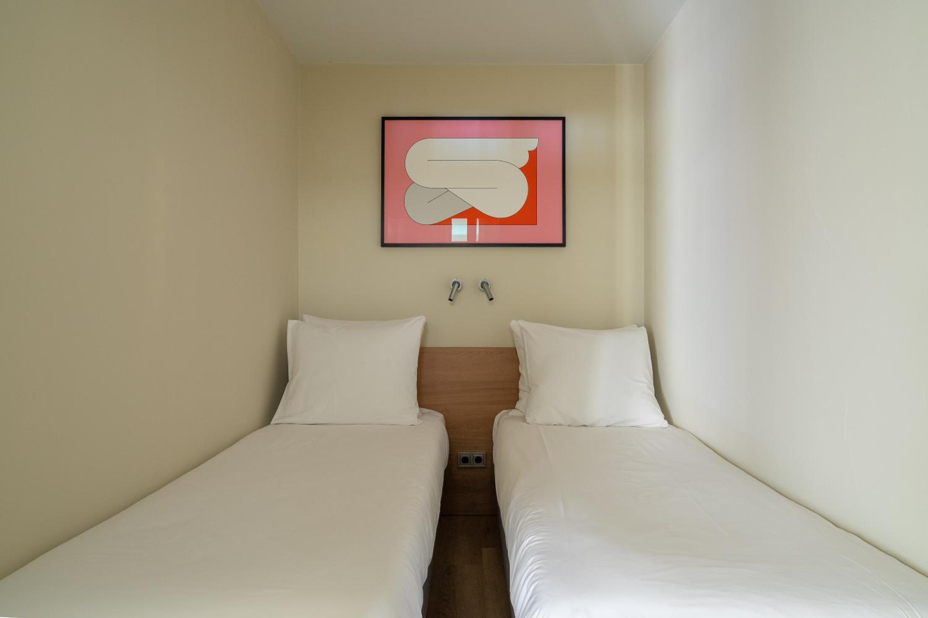 2 Bedroom Apartment with AC - Basement Duplex photo 3