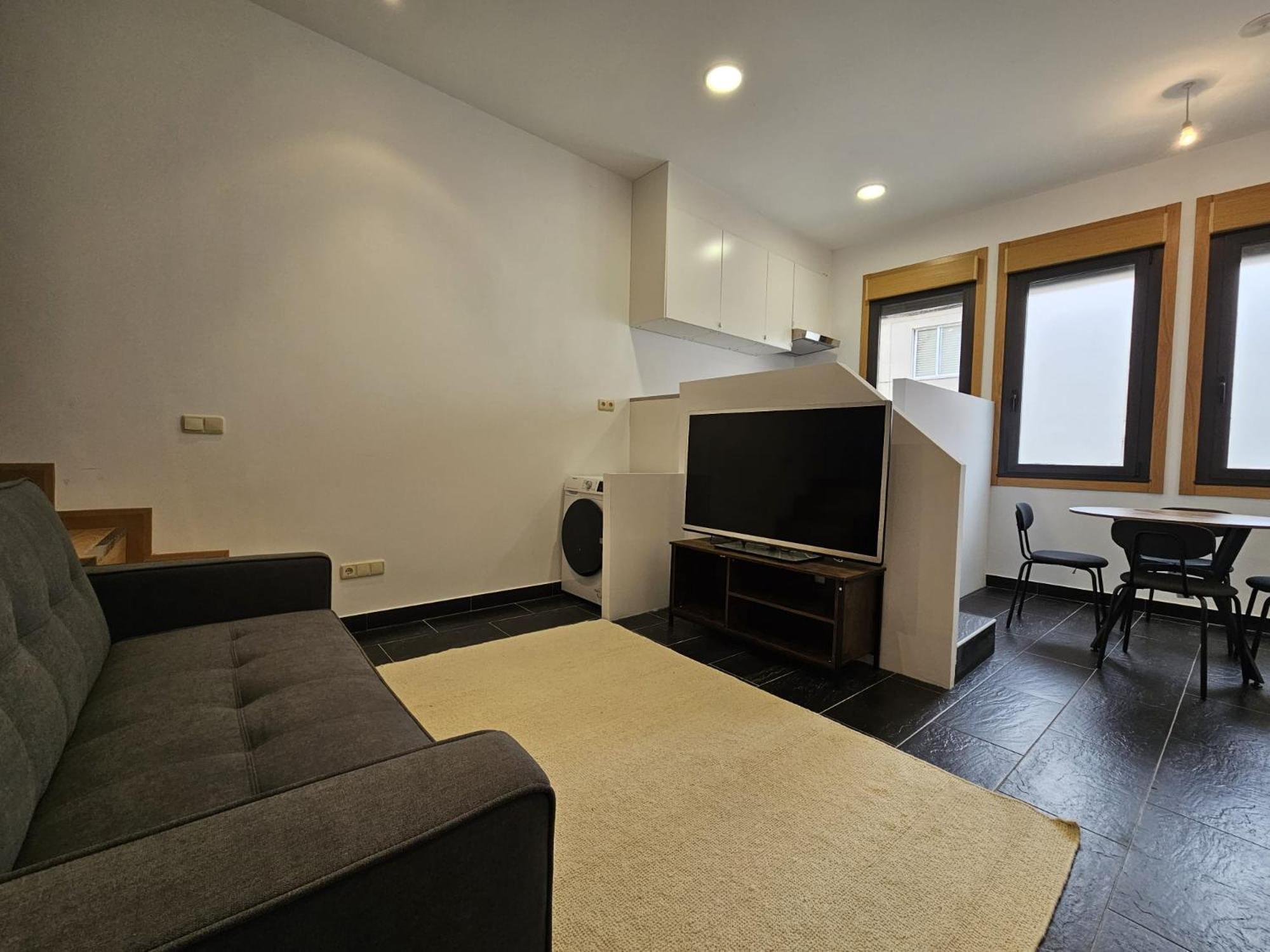 One-Bedroom Apartment photo 2
