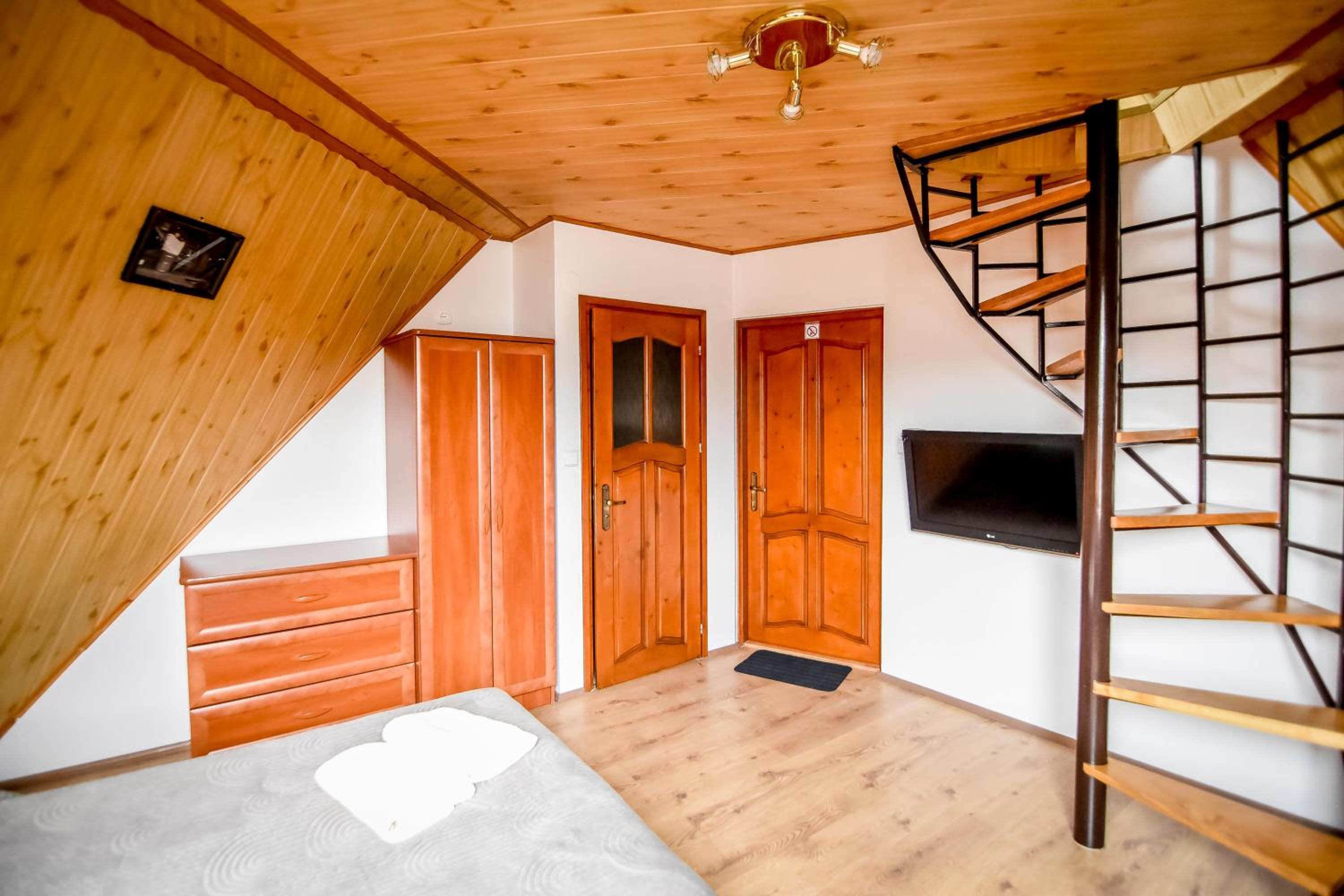 Quadruple Room - Photo 12