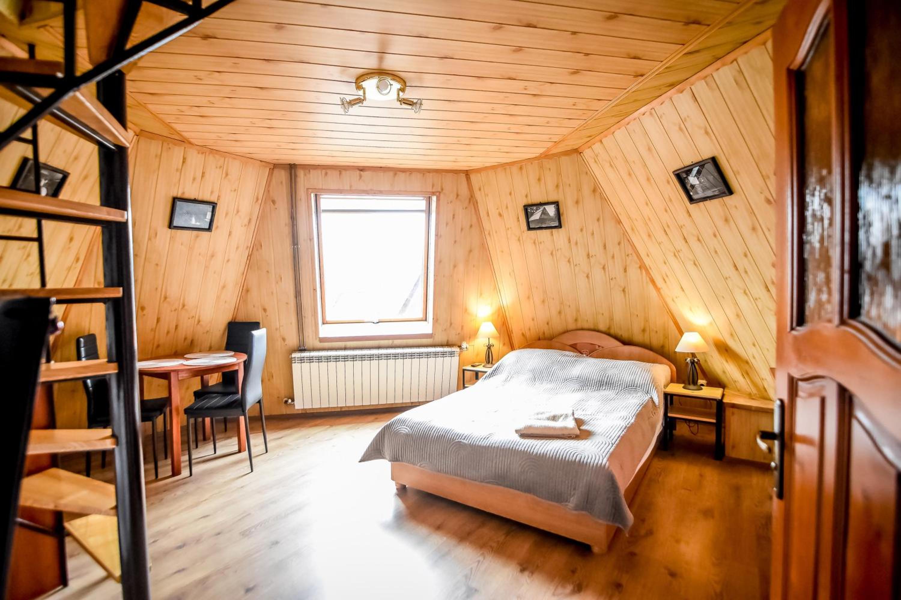 Quadruple Room - Photo 8