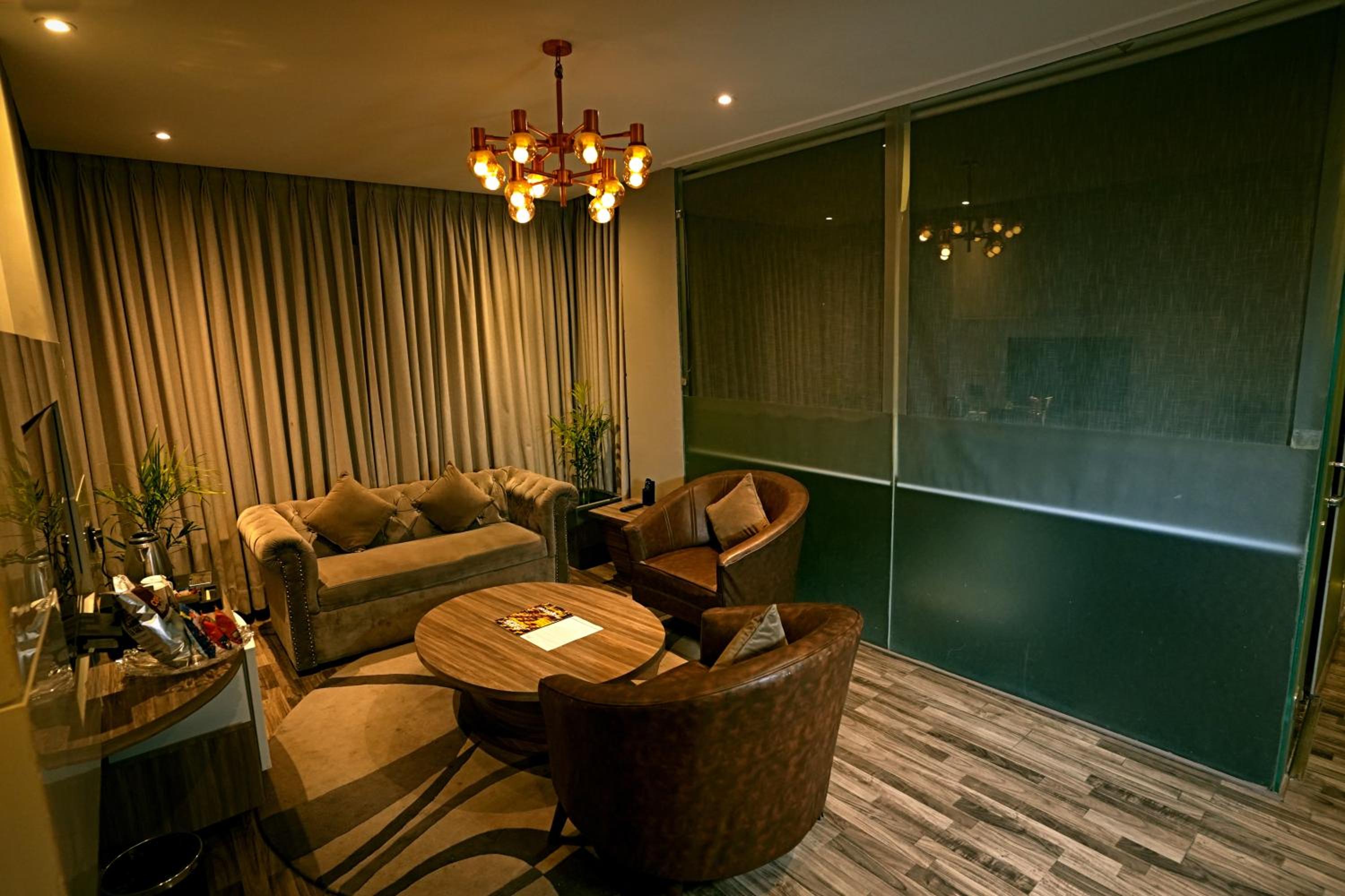 Privilege Suite - Photo 7
