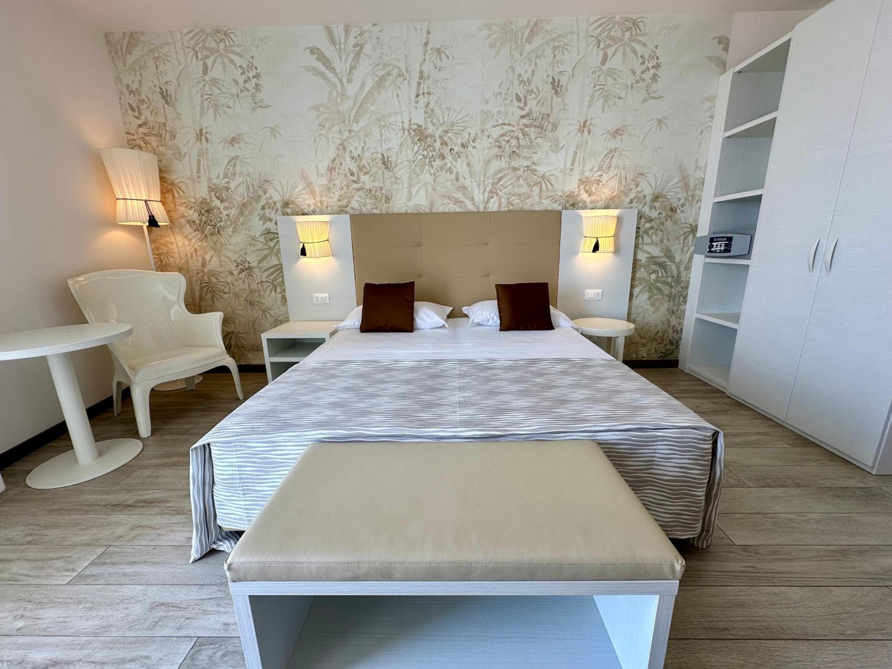 Deluxe Quadruple with Terrace and Side Sea View
