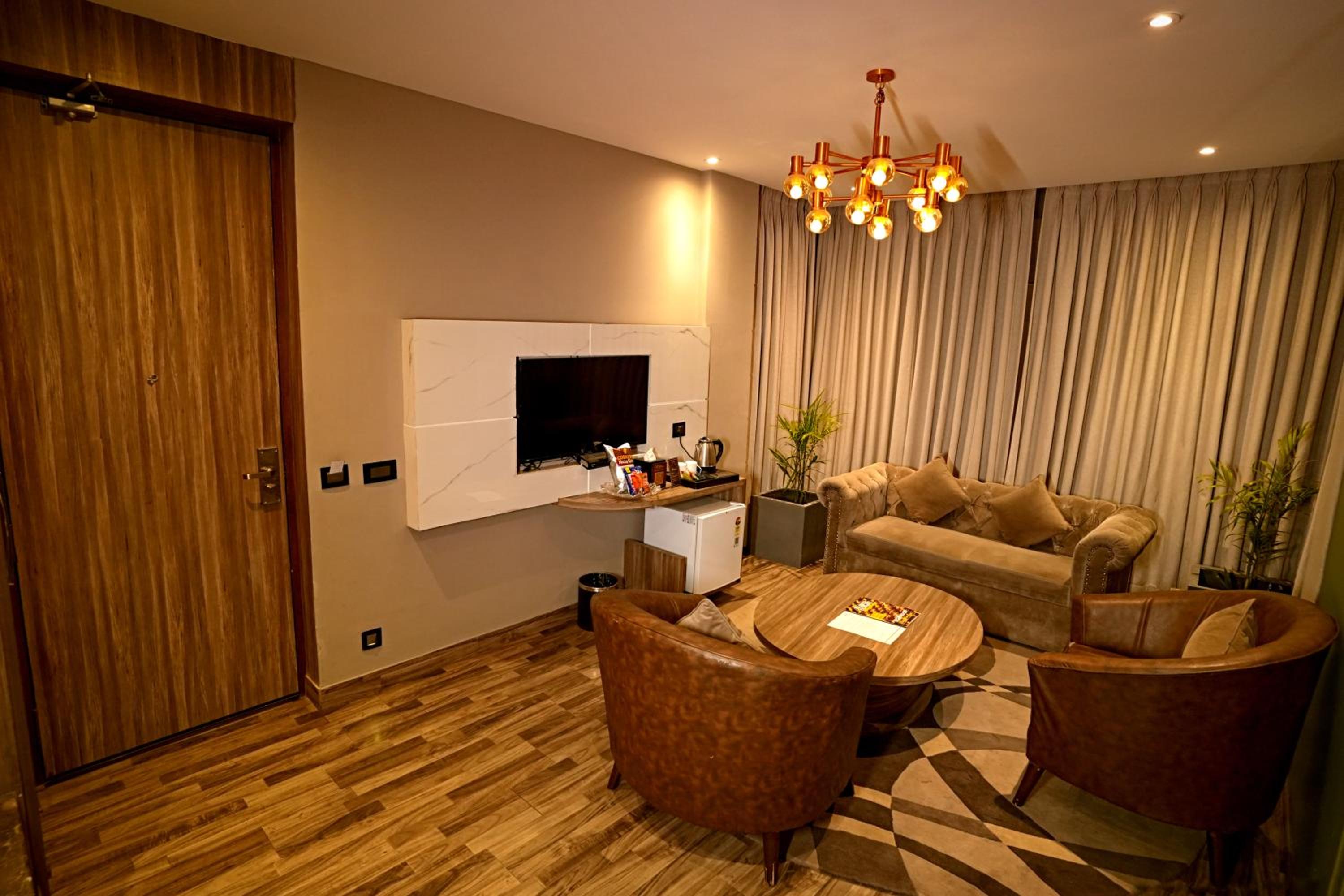 Privilege Suite - Photo 3