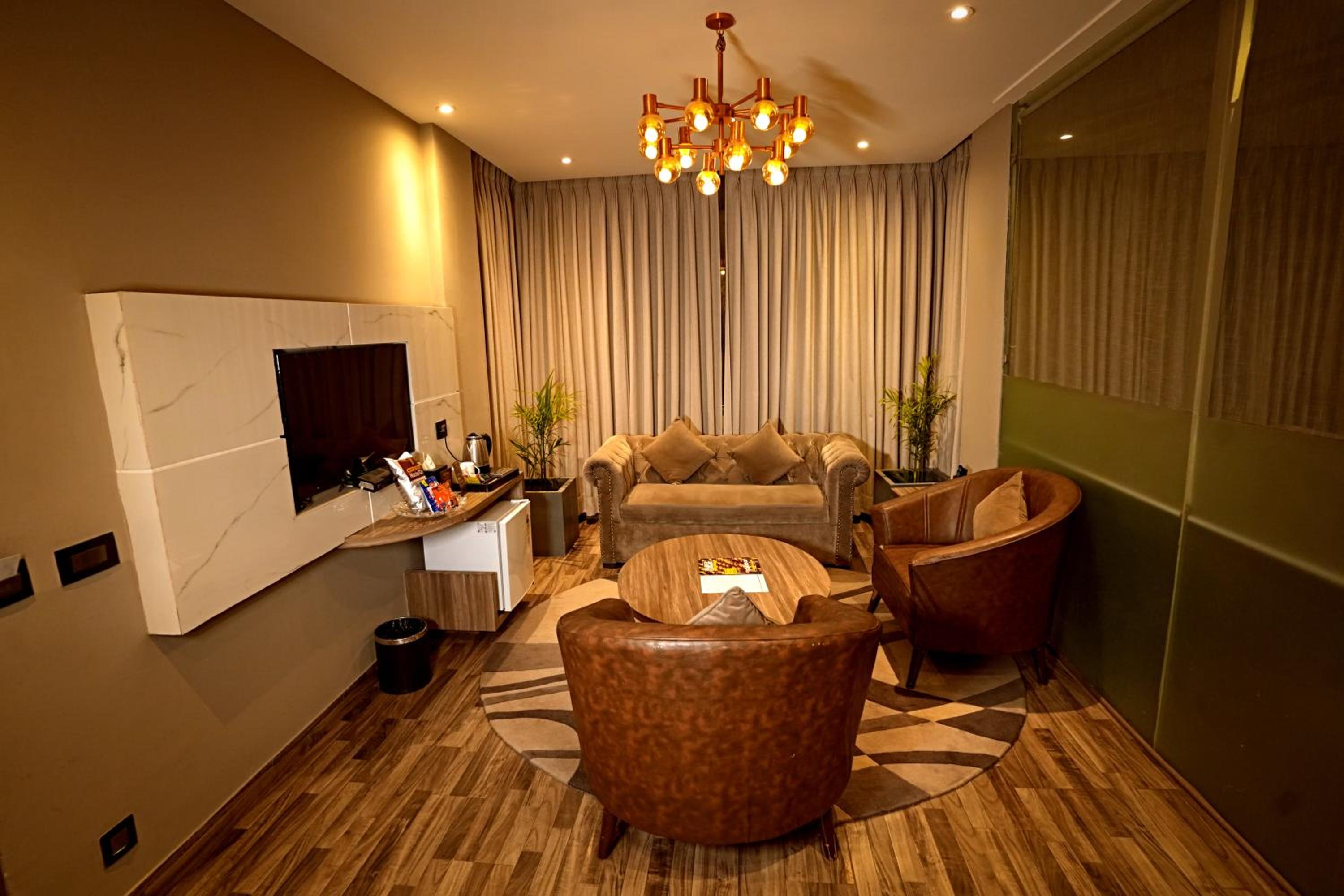 Privilege Suite - Photo 2