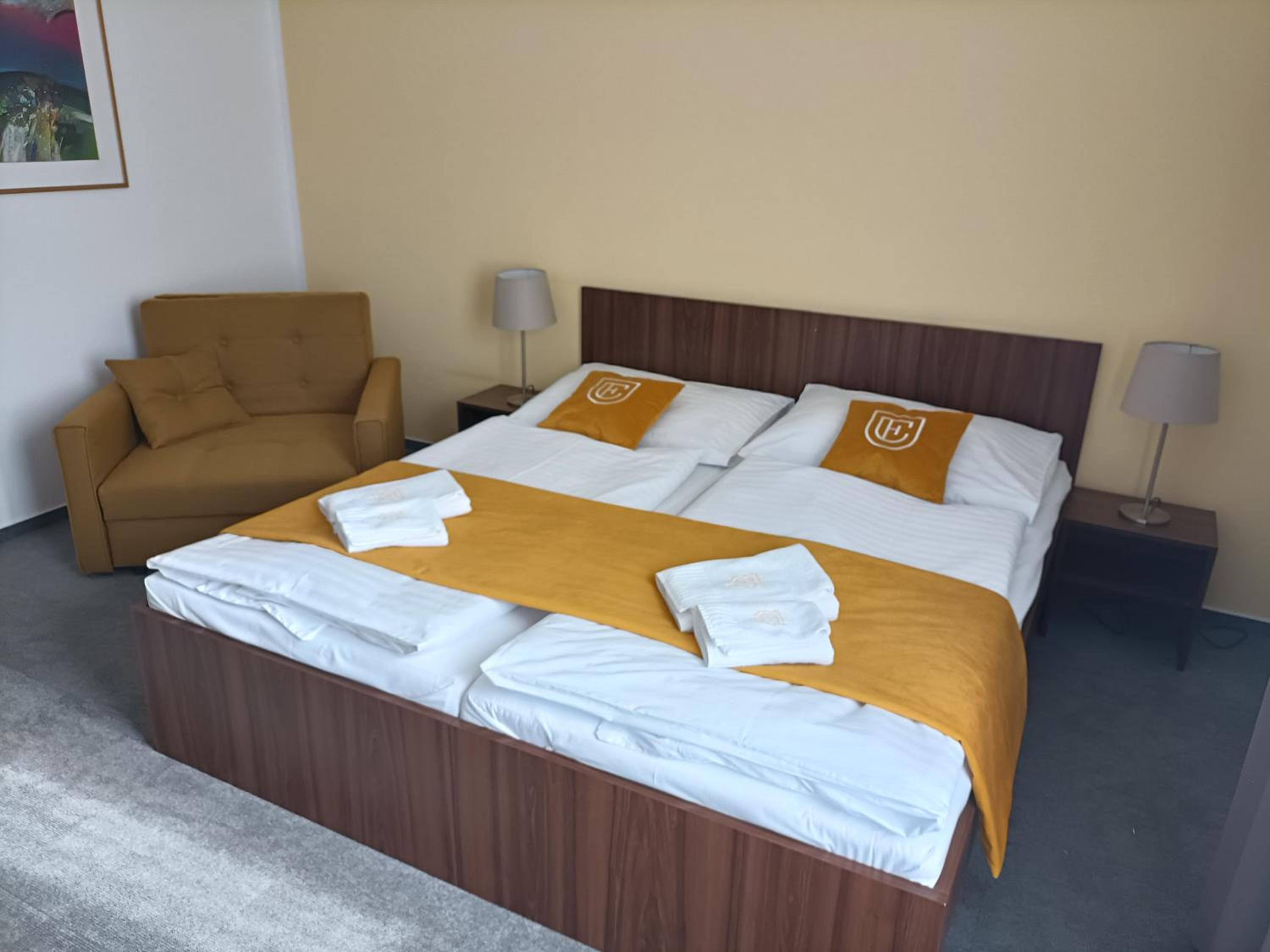 Double Room with Extra Bed - Photo 1