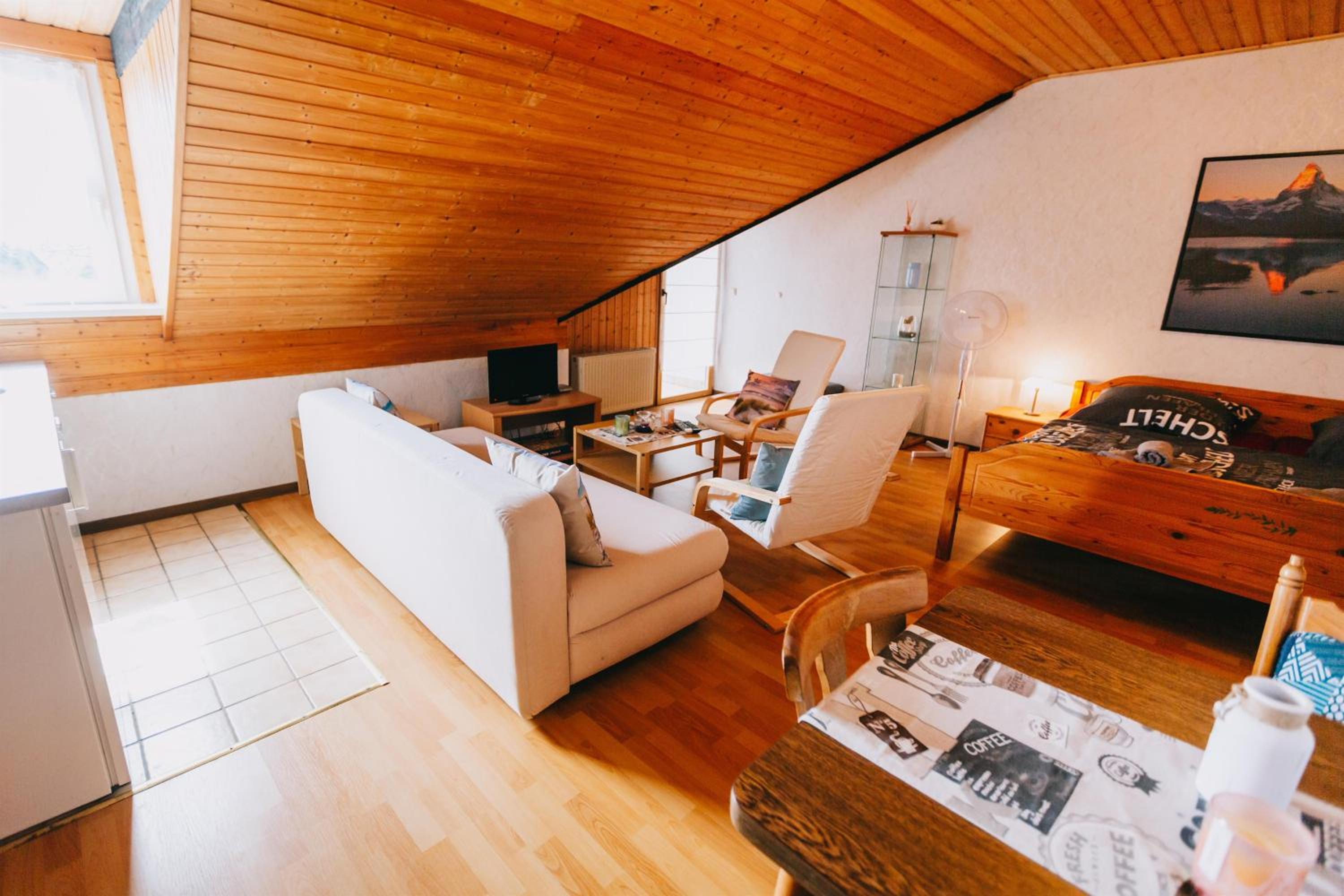 One-Bedroom Apartment photo 1
