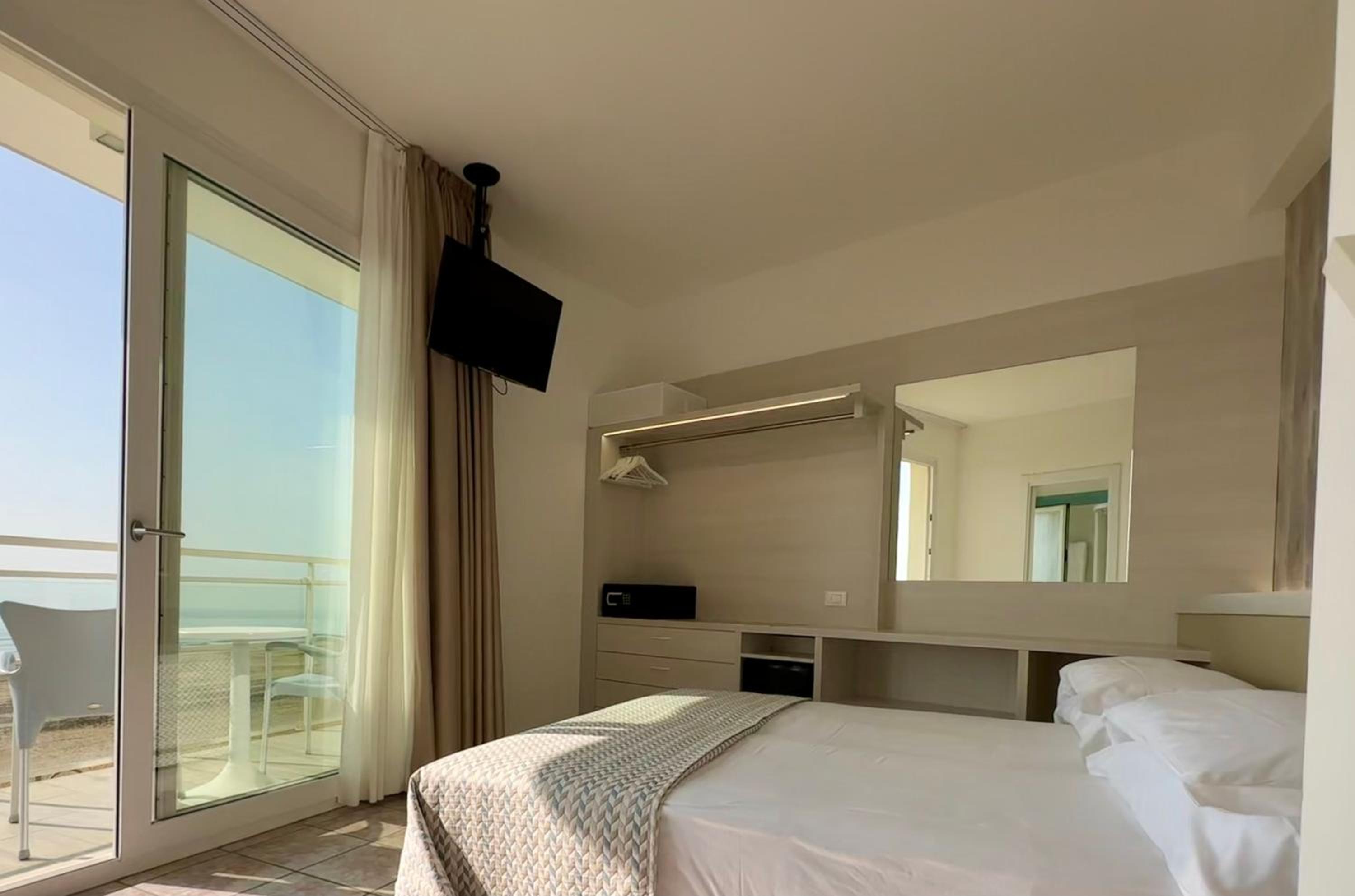 Classic Double or Twin with Terrace and Front Sea View