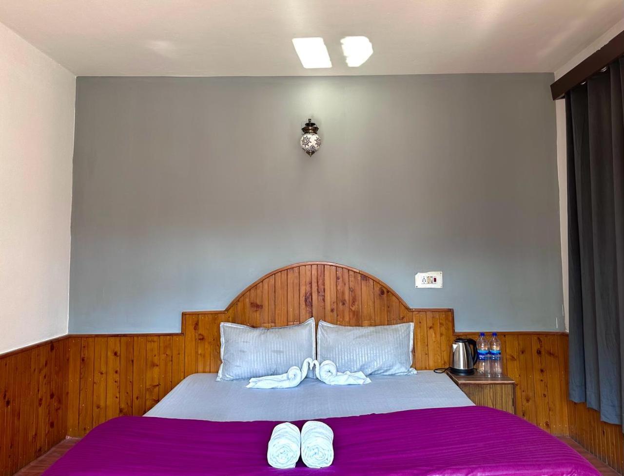 Deluxe Mountain View Room - Photo 11