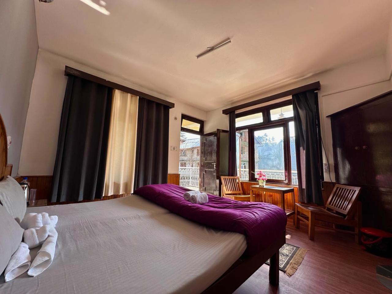 Deluxe Mountain View Room - Photo 10