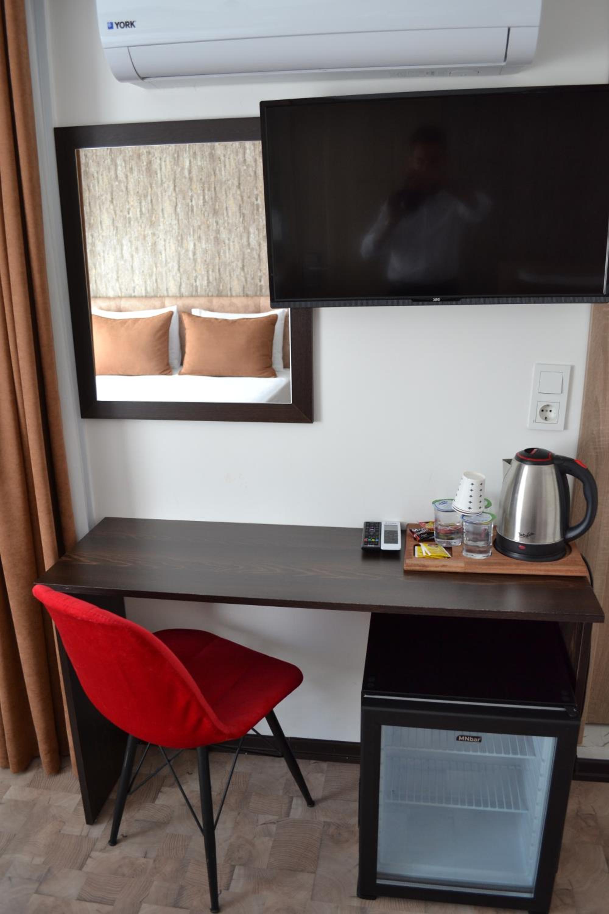 Budget Double Room photo 3