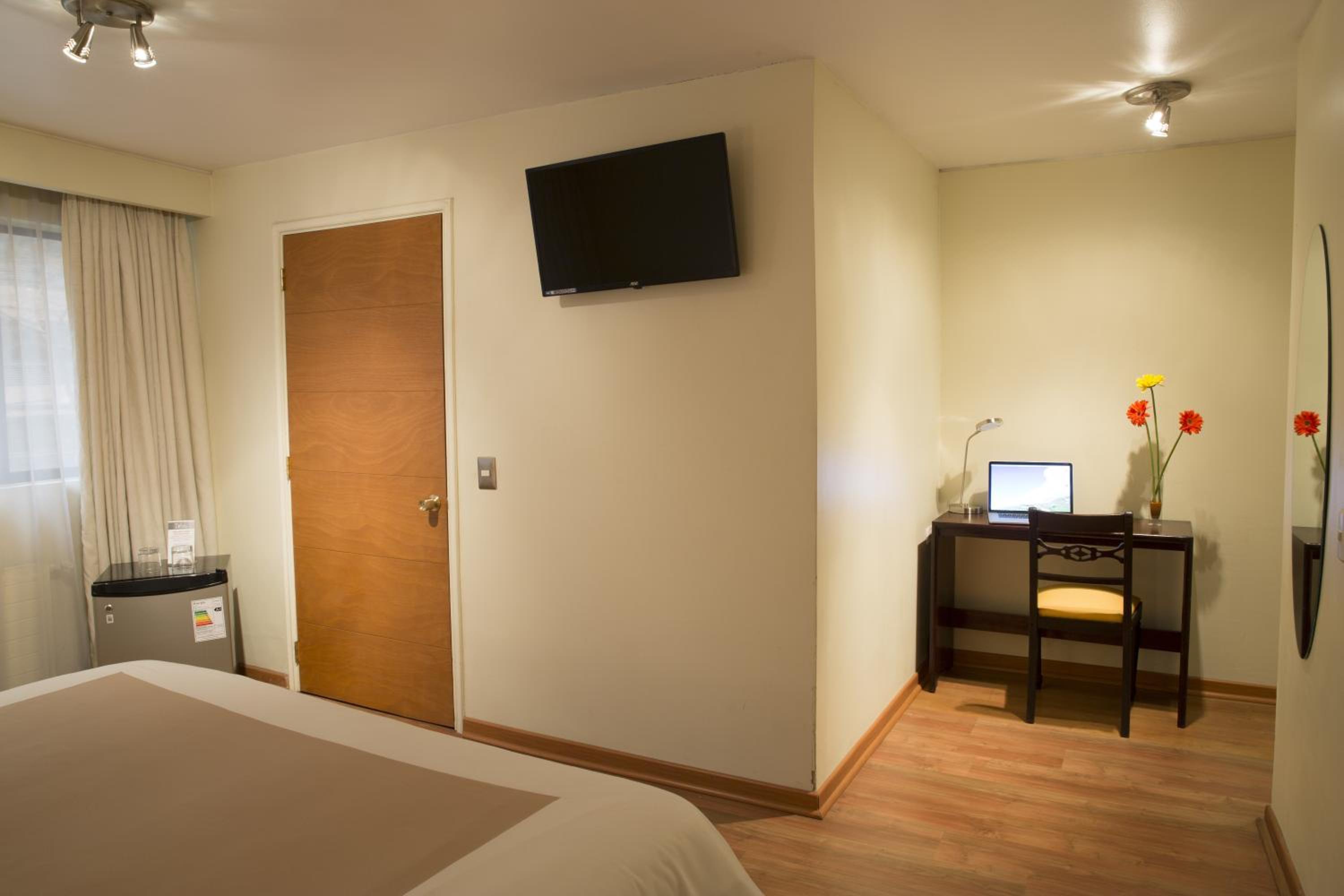 Standard Twin Room photo 2