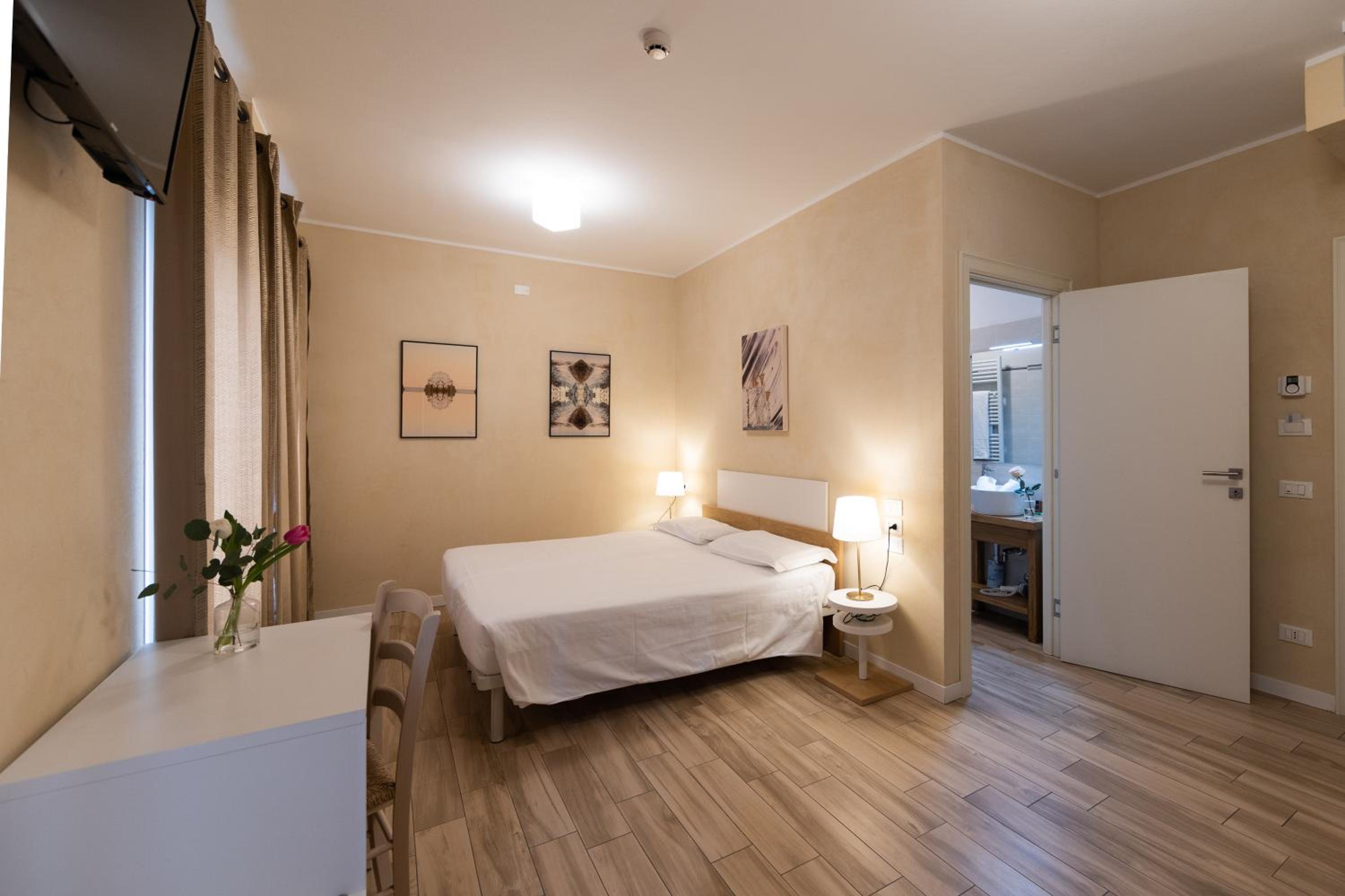Double Room with Balcony (3 Adults)