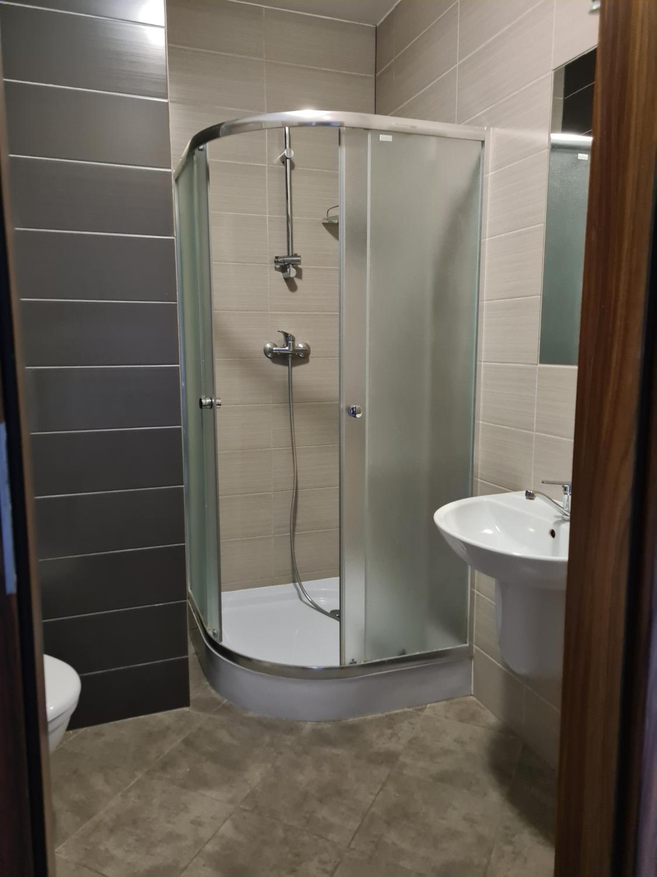 Double Room with Private Bathroom - Photo 8