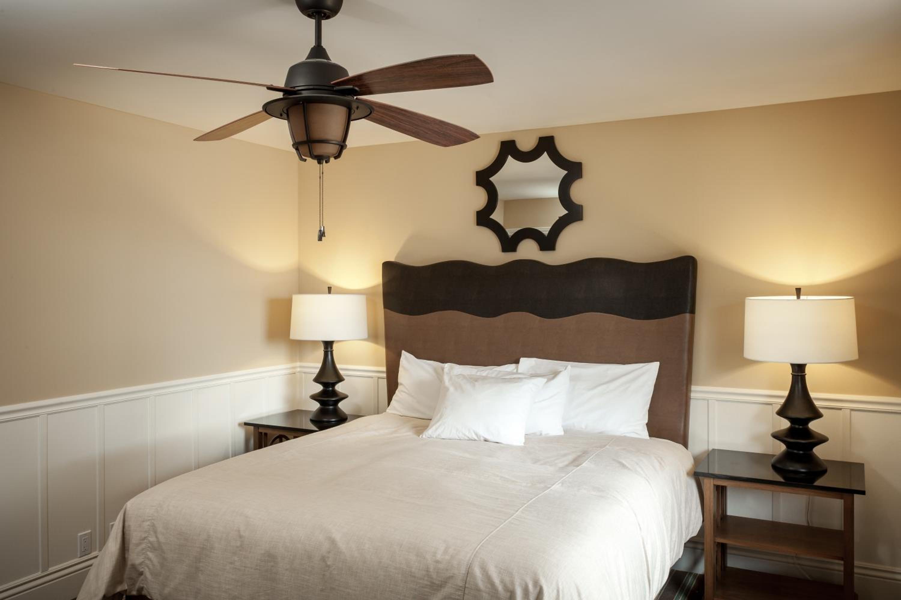 Deluxe King Room - Photo 1
