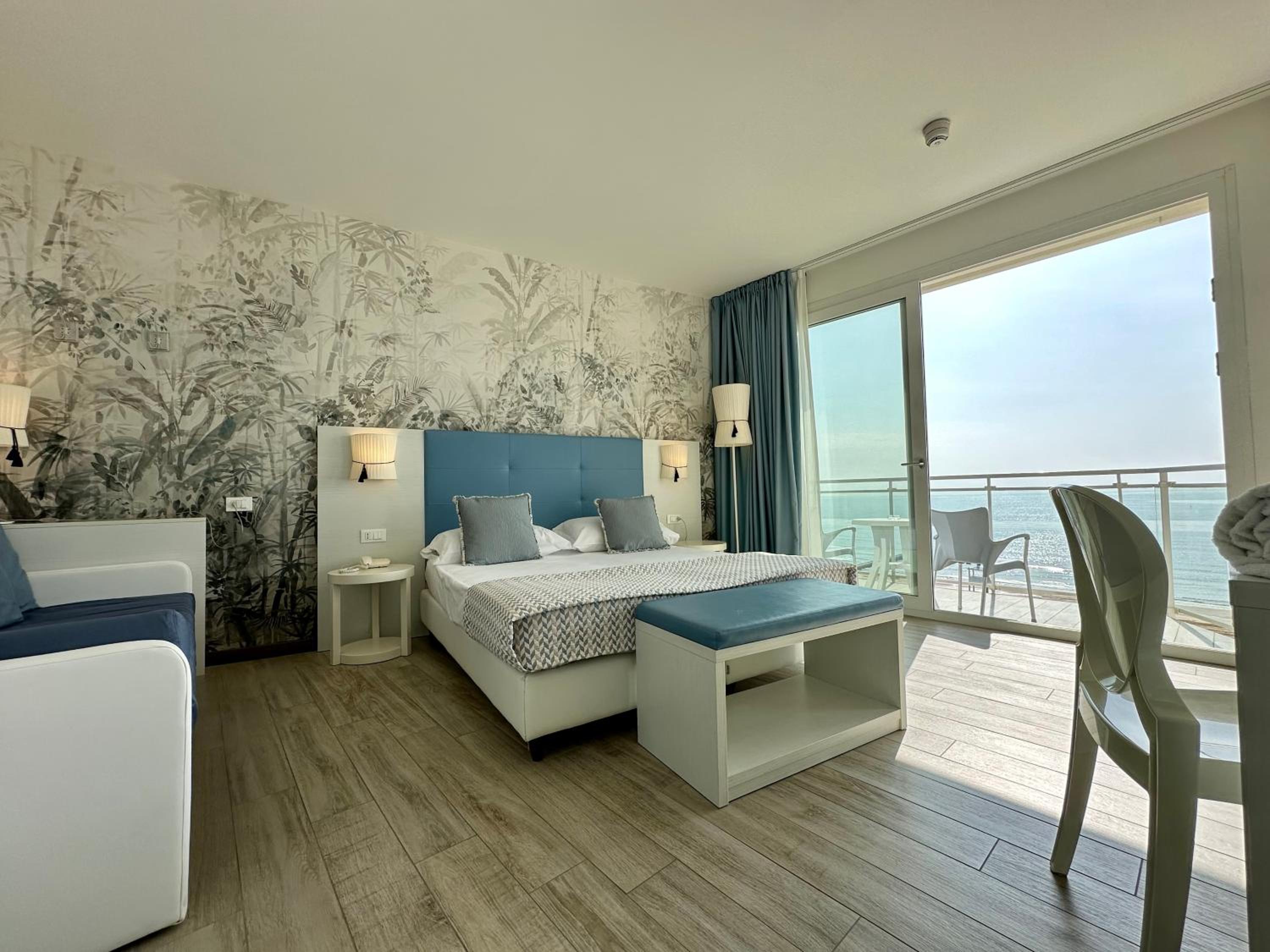 Deluxe Triple with Terrace and Front Sea View
