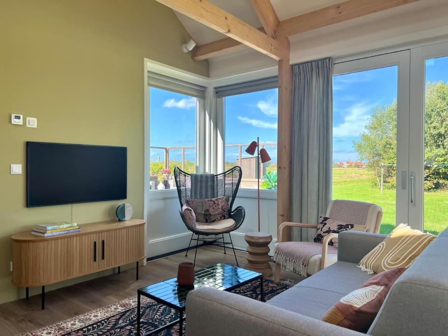 Three-Bedroom House photo 1