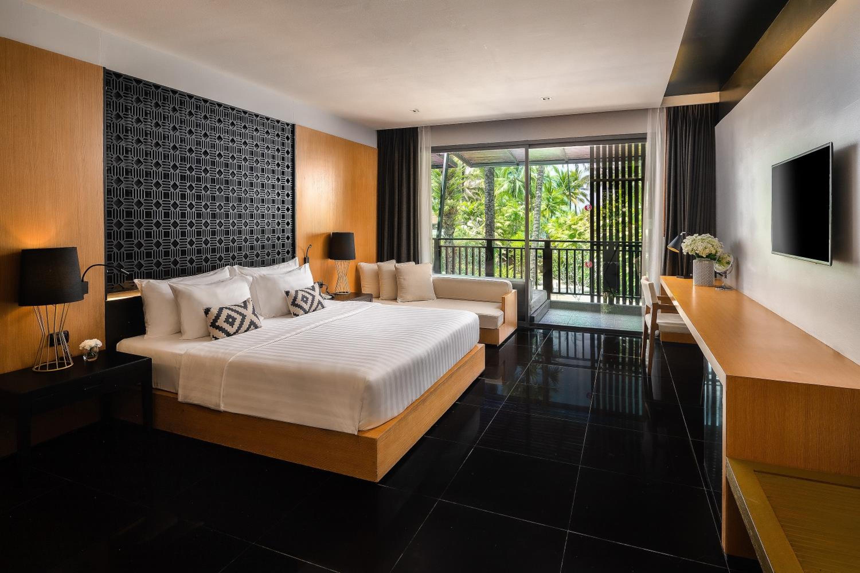 Deluxe King Room with Jet Tub