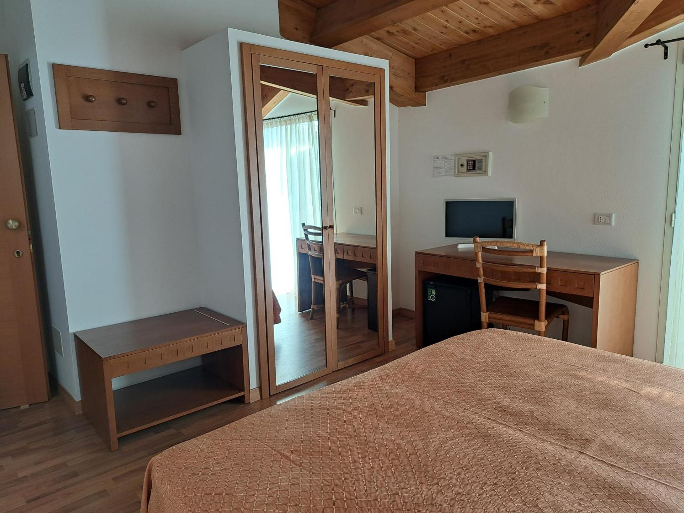 Double or Twin Room with Sea View photo 1