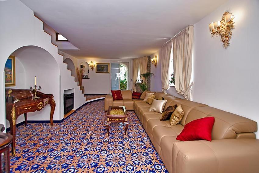 Standard Double or Twin Room with Sea View - Photo 37