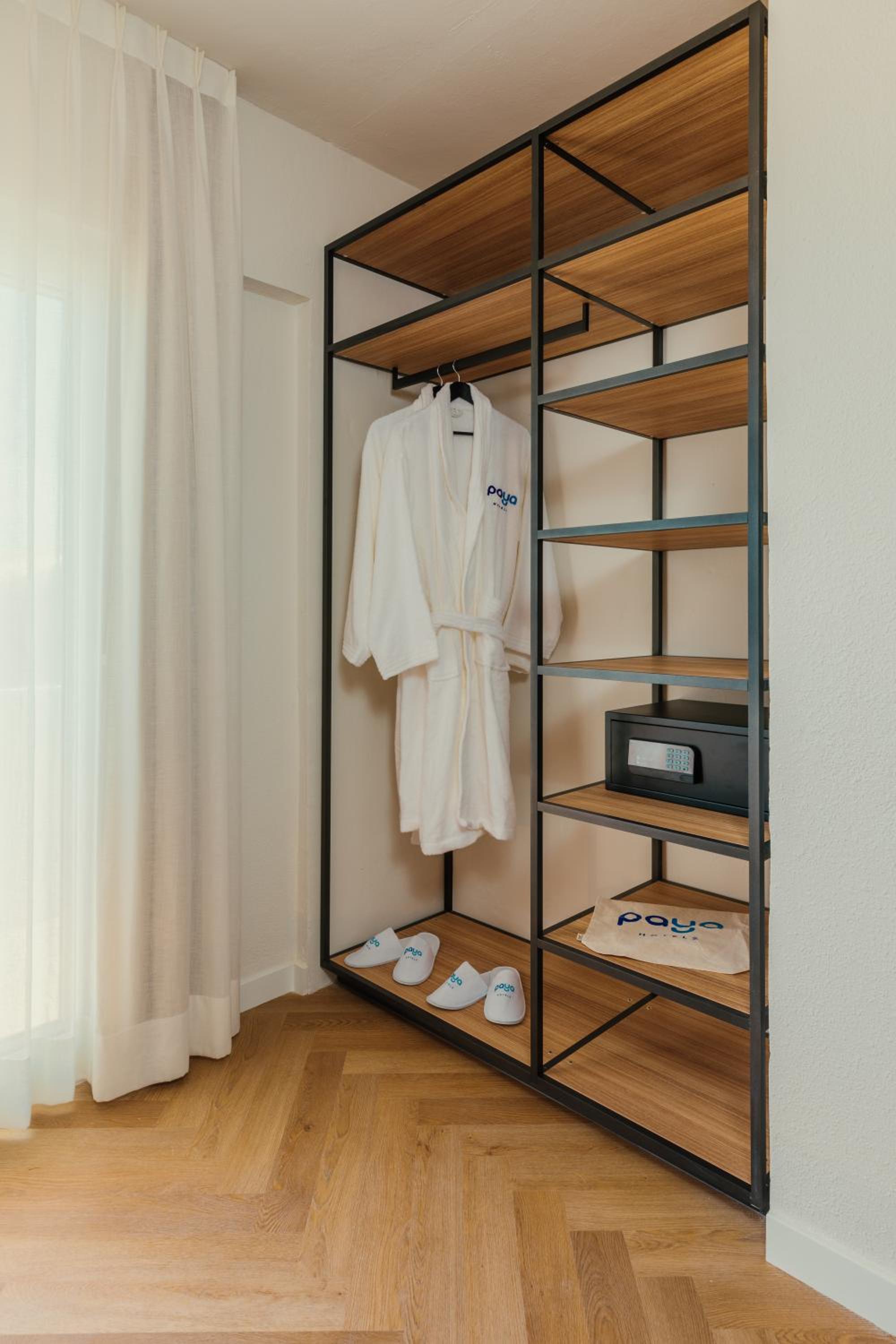 One-Bedroom Apartment - Photo 3