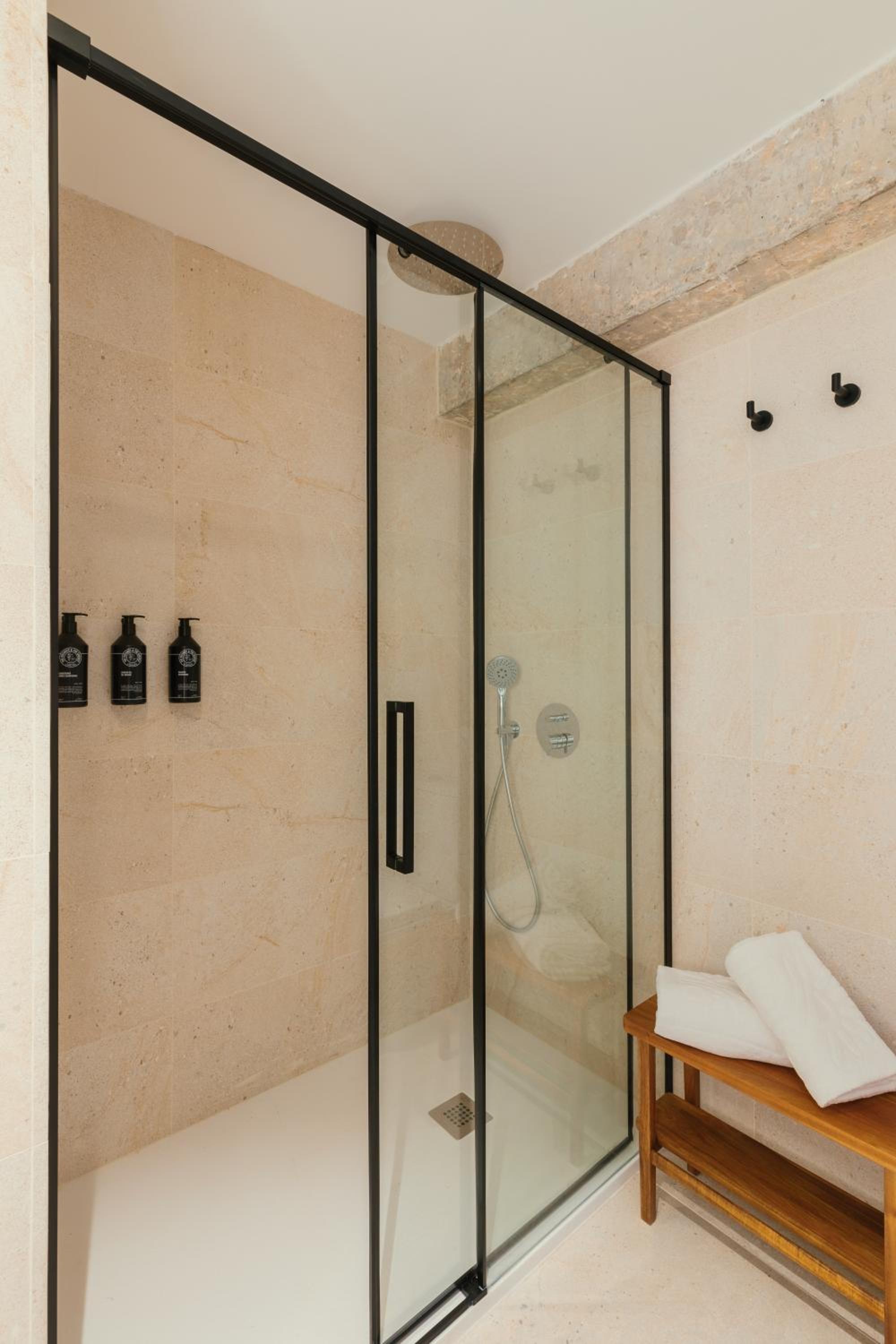 One-Bedroom Apartment - Photo 12