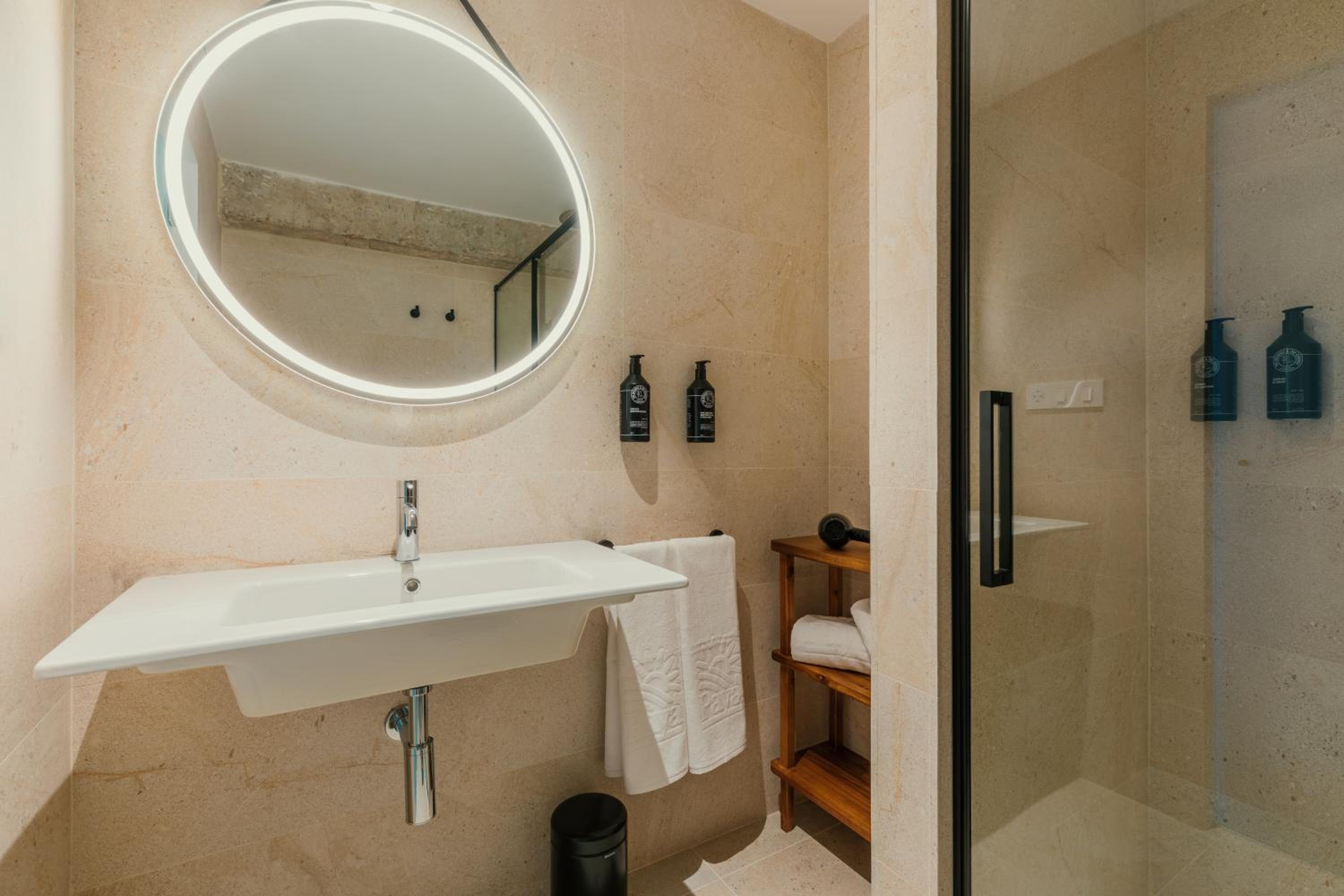 One-Bedroom Apartment - Photo 11