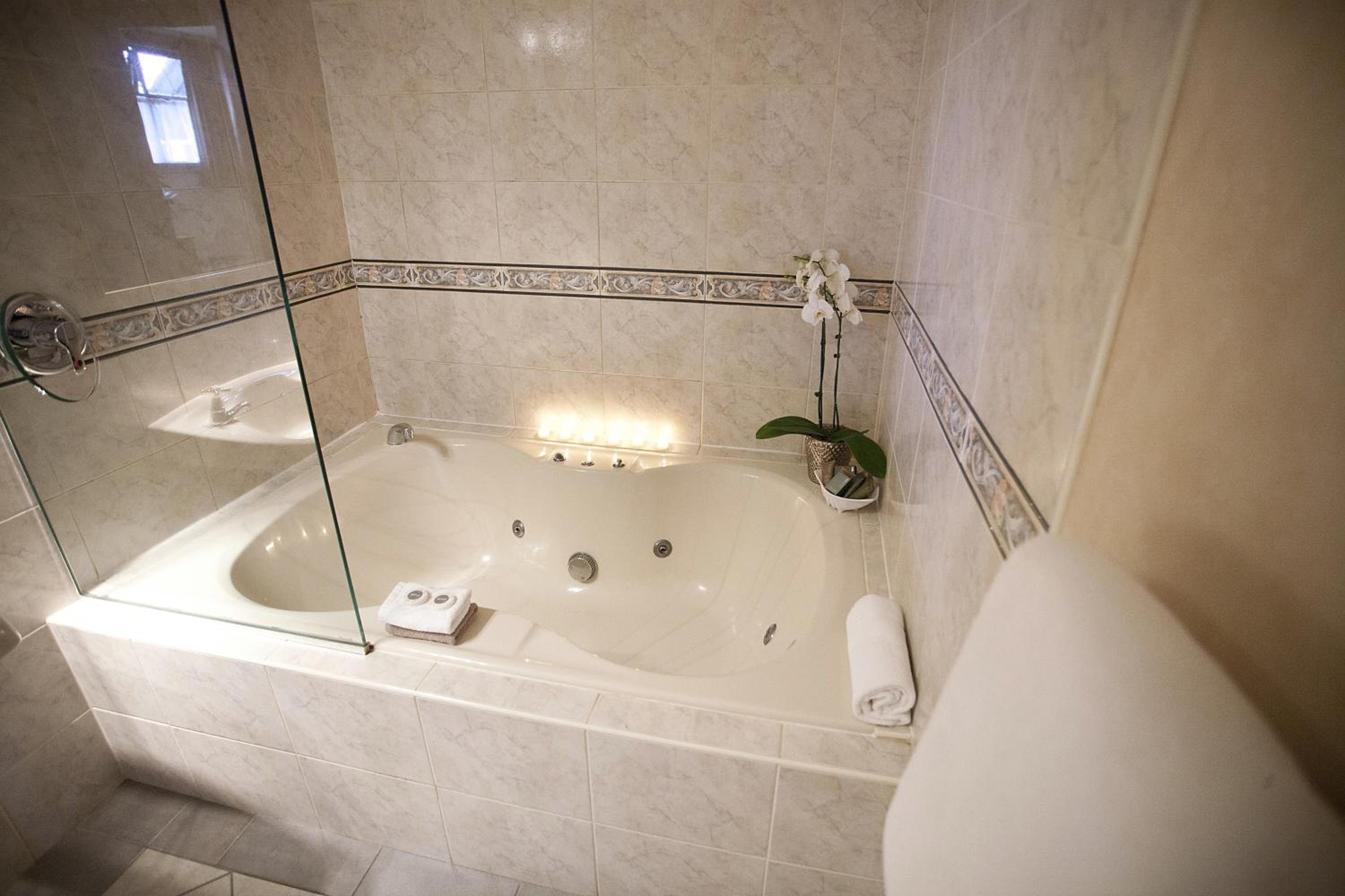 Executive Suite - Photo 5