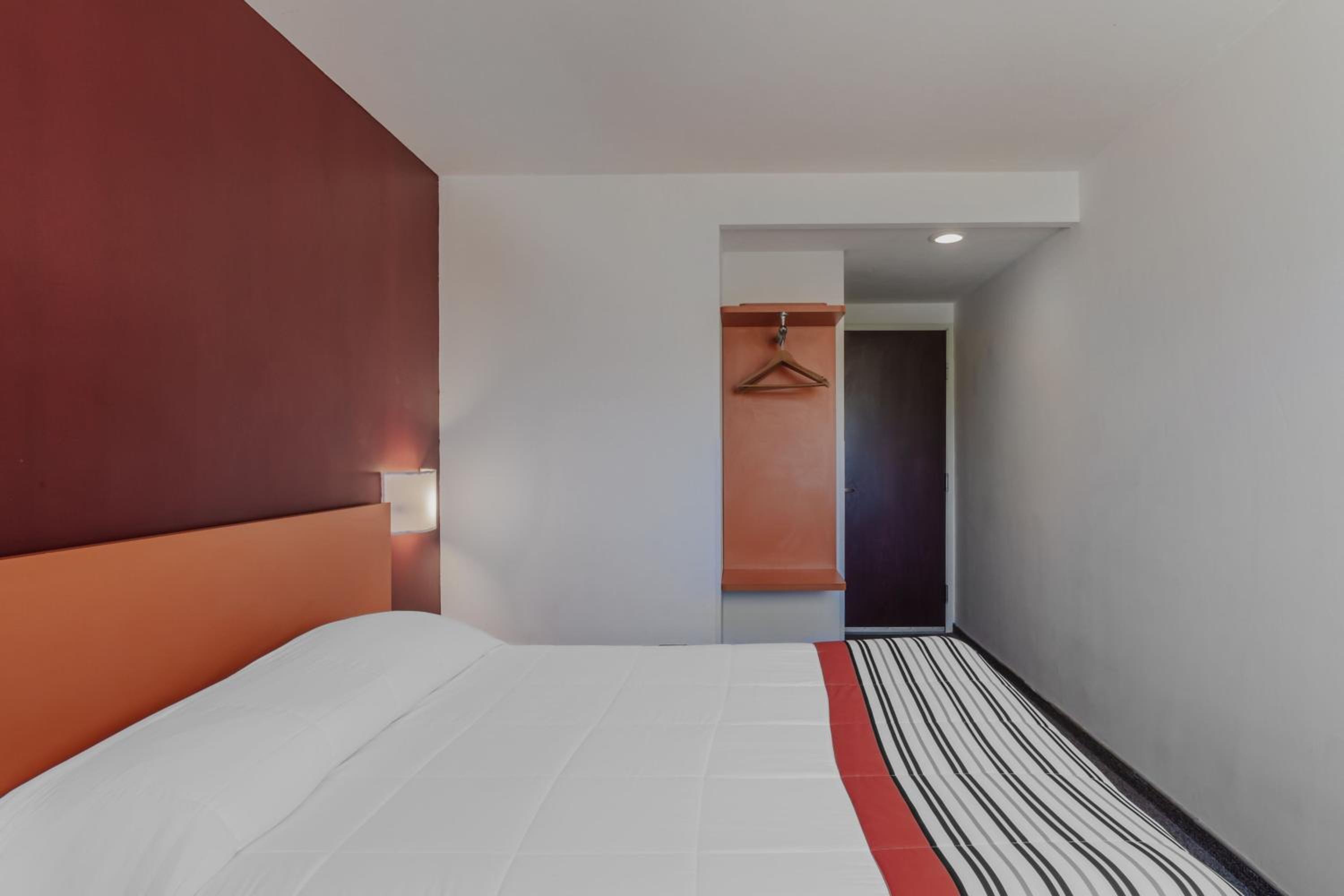 Queen Room - Photo 6