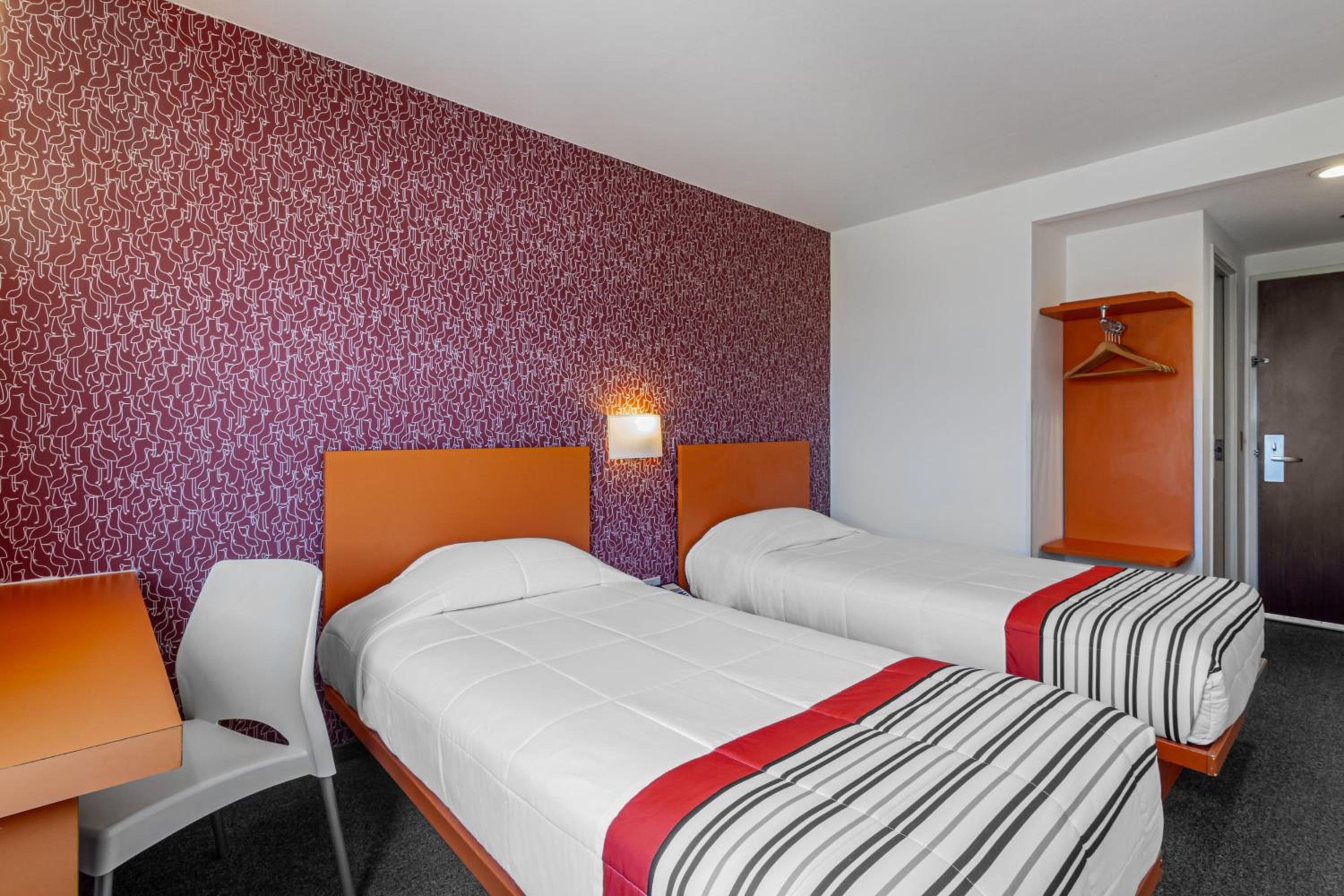 Twin Room - Photo 3